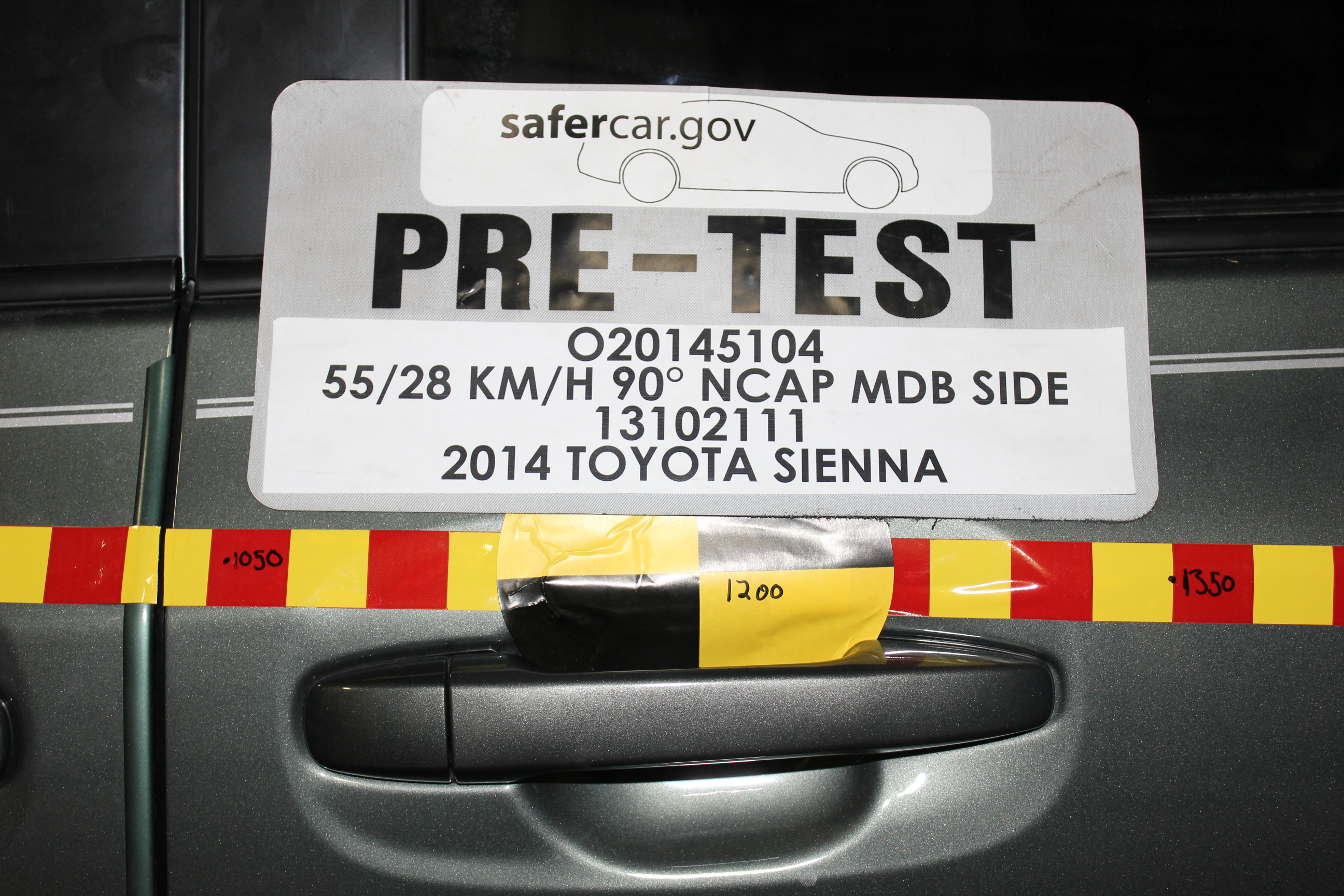 2014 TOYOTA SIENNA crash image 23