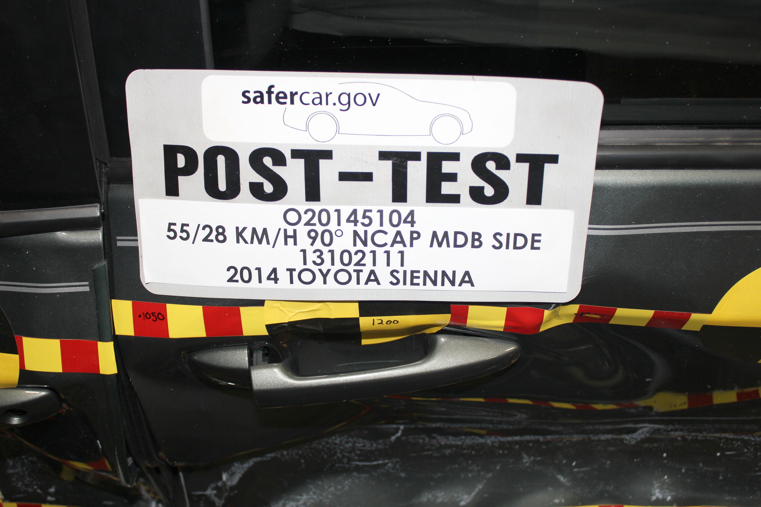2014 TOYOTA SIENNA crash image 24