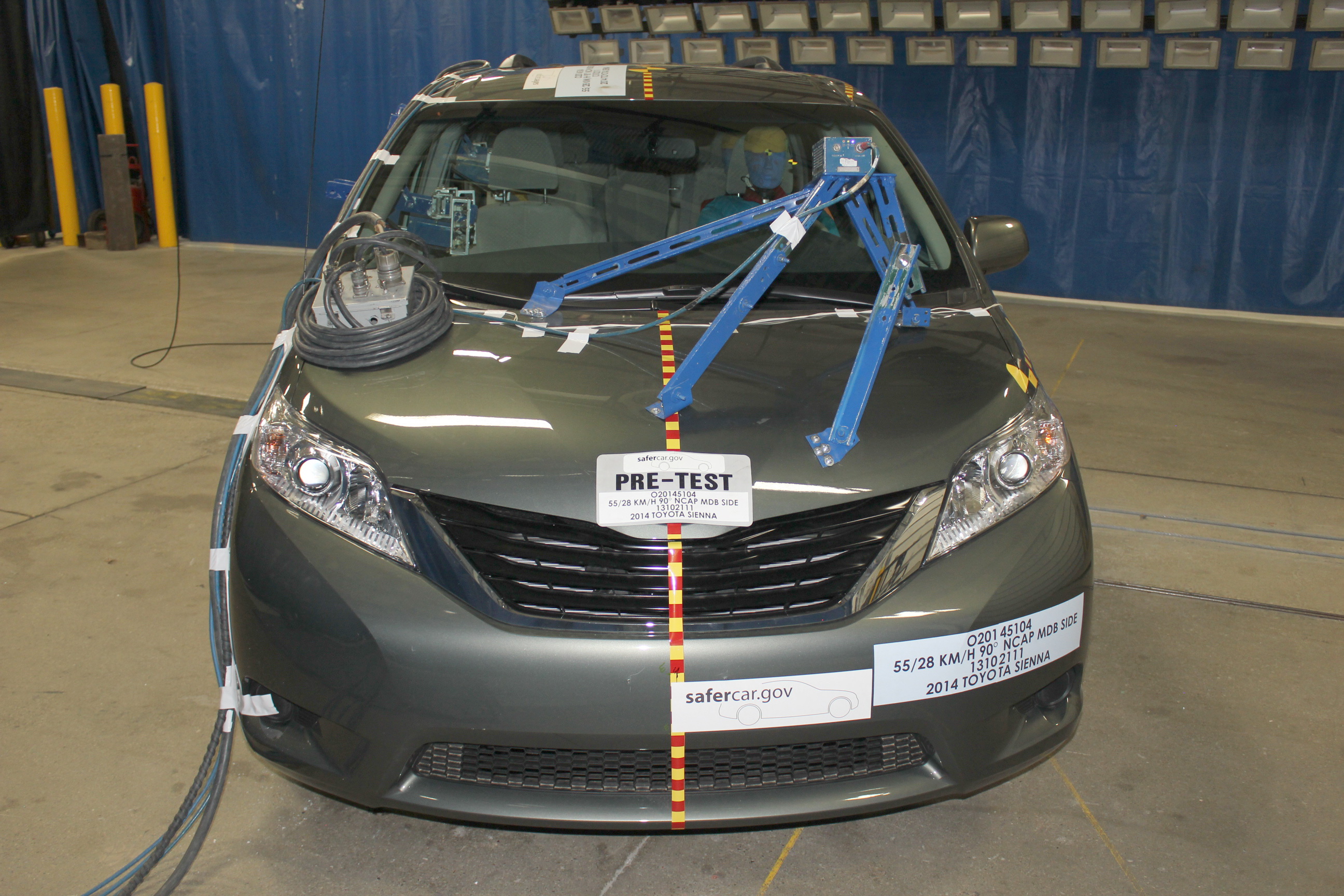 2014 TOYOTA SIENNA crash image 3