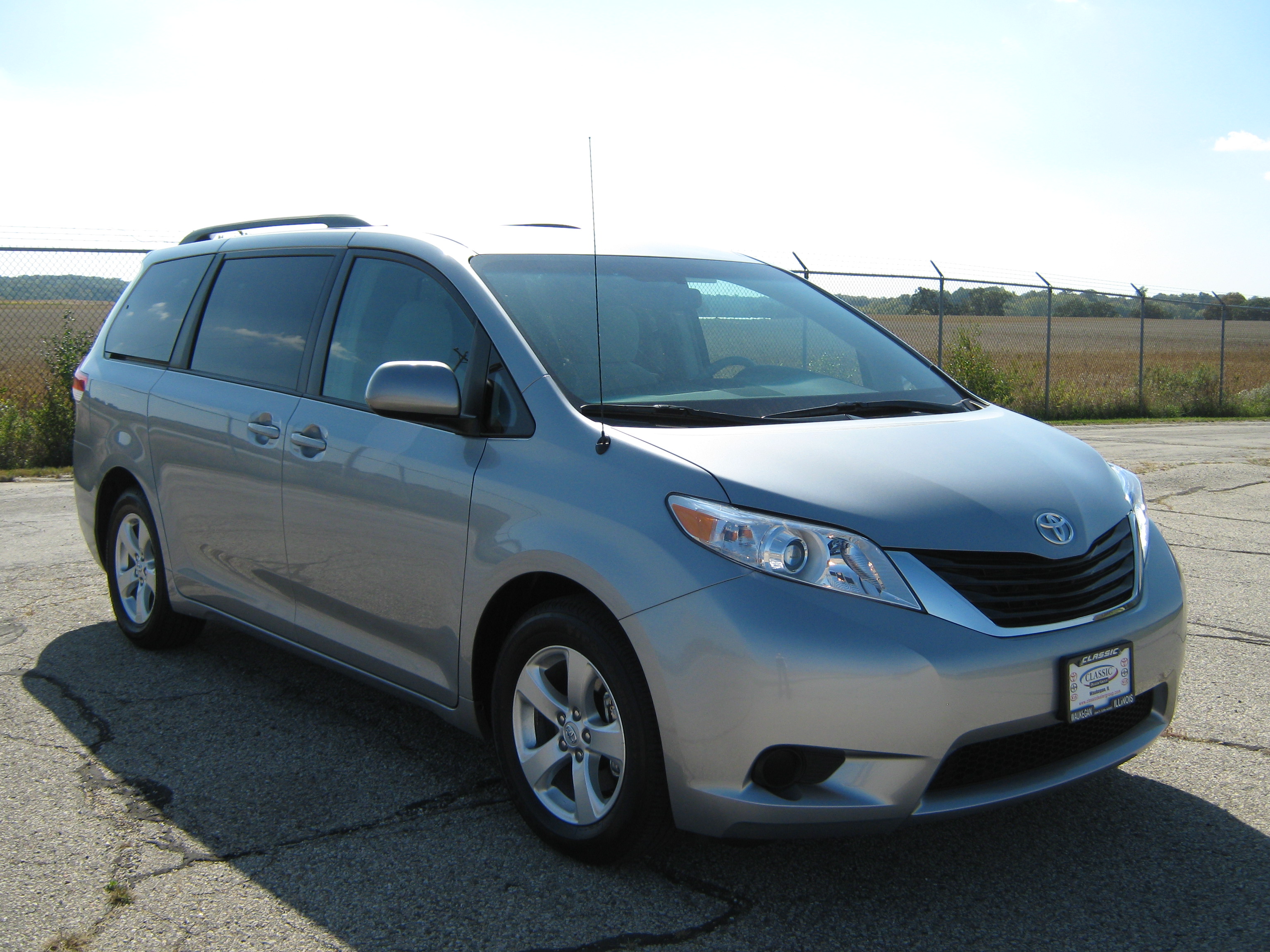 2014 TOYOTA SIENNA crash-test photo