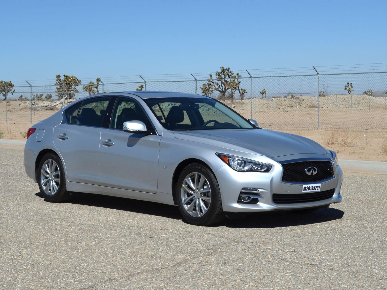 2014 INFINITI Q50 crash-test photo