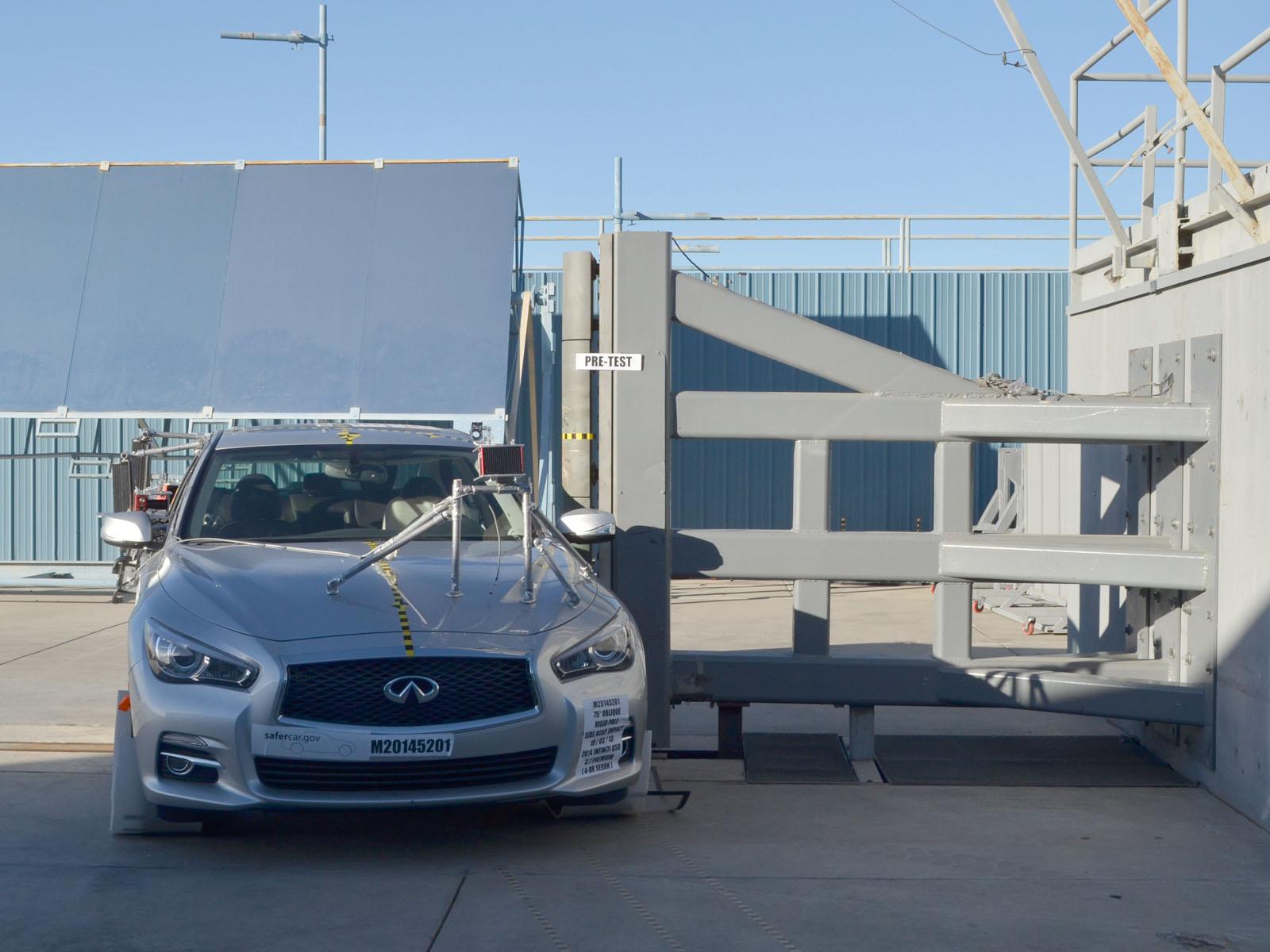 2014 INFINITI Q50 crash image 17
