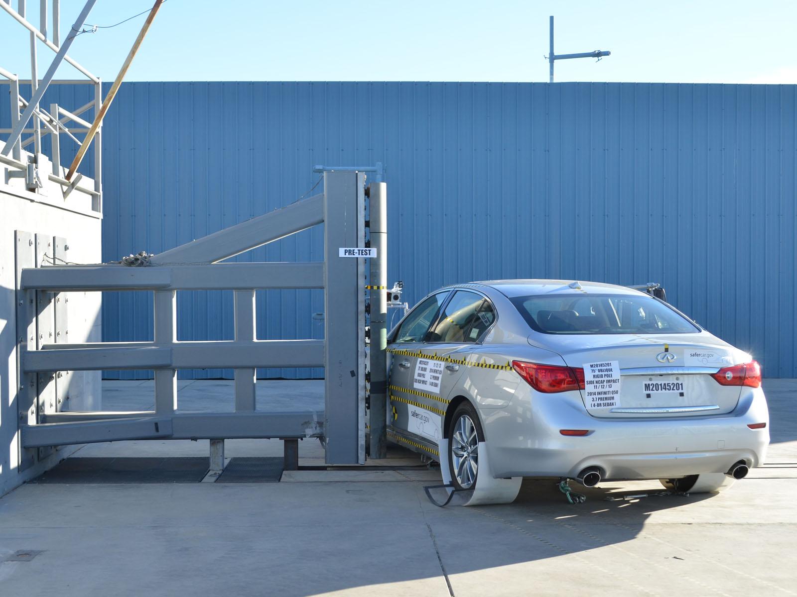 2014 INFINITI Q50 crash image 18