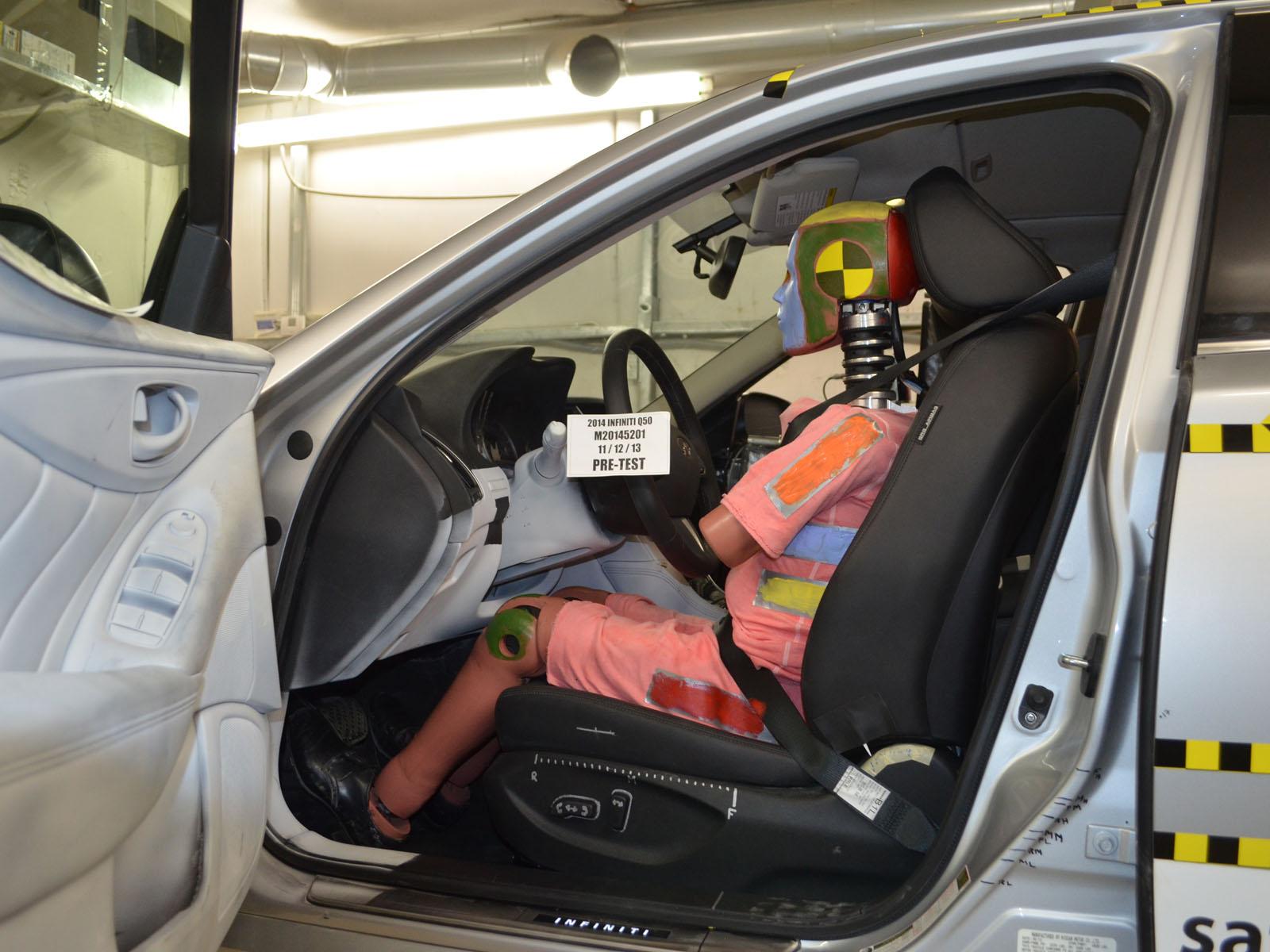2014 INFINITI Q50 crash image 23