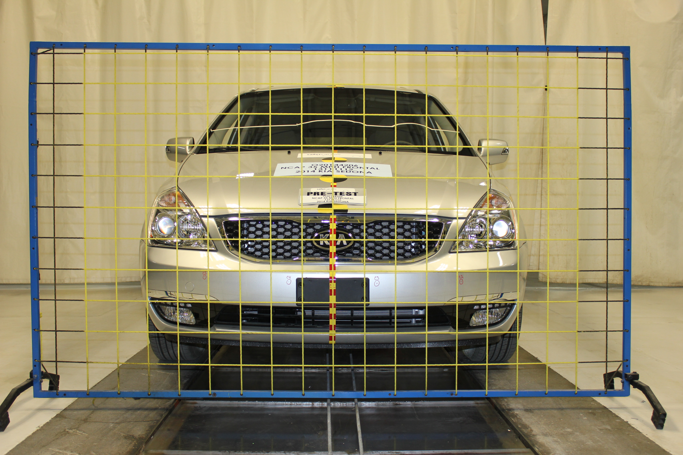 2014 KIA SEDONA crash-test photo