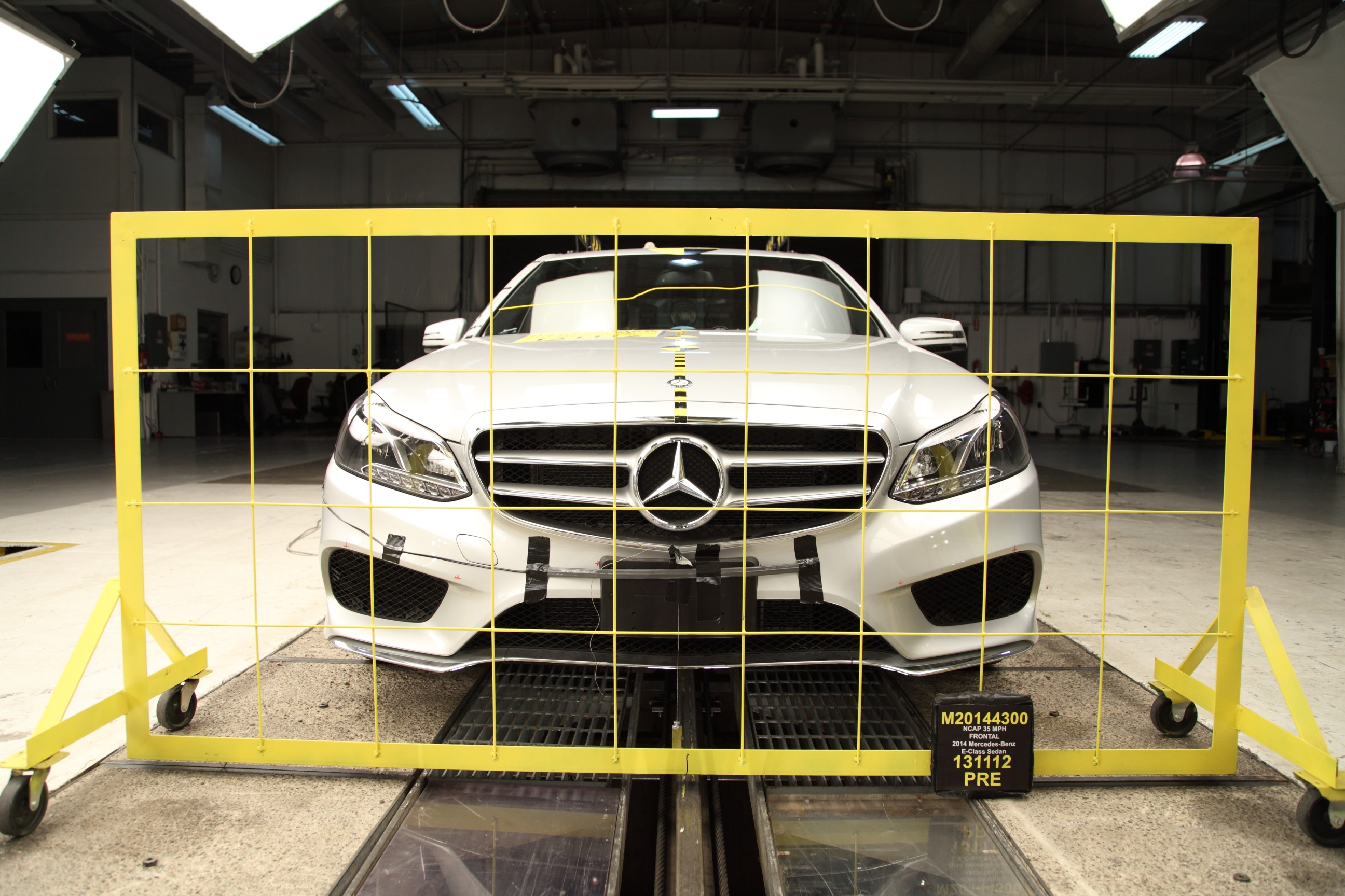 2014 MERCEDES E350 crash-test photo