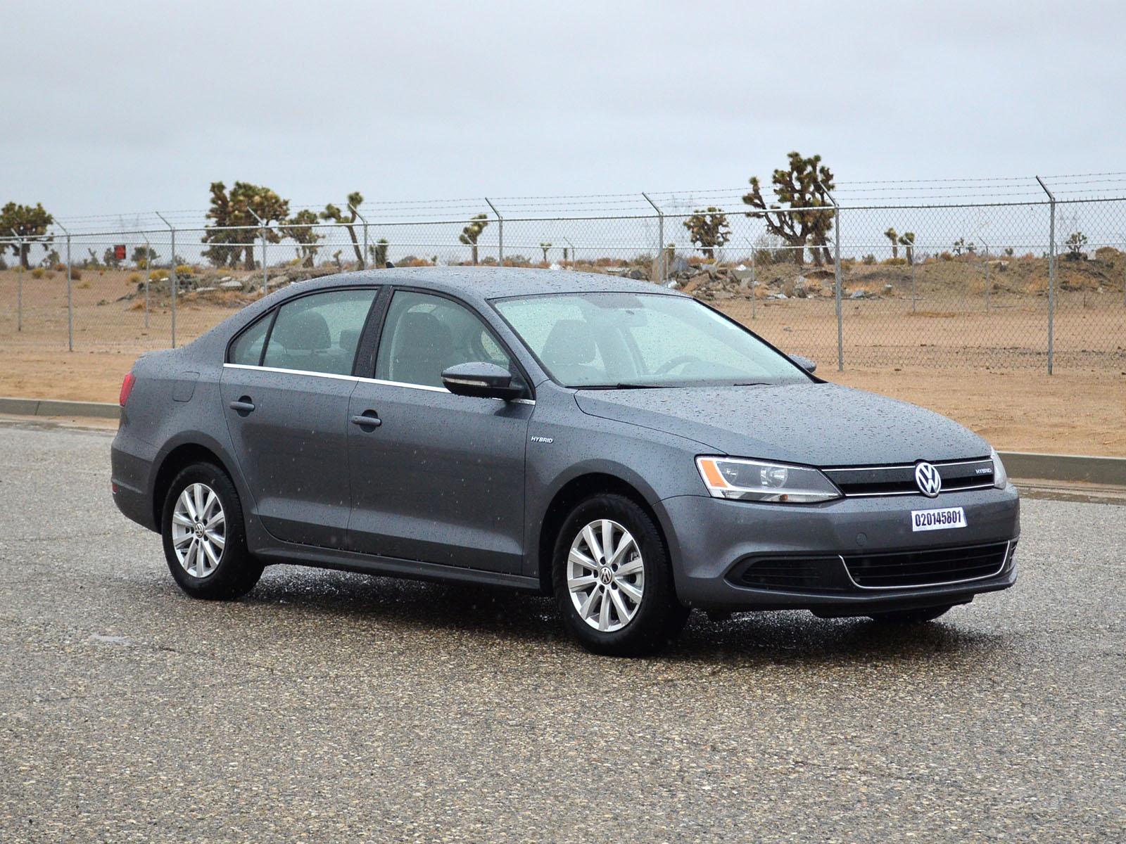 2014 VOLKSWAGEN JETTA HYBRID crash-test photo