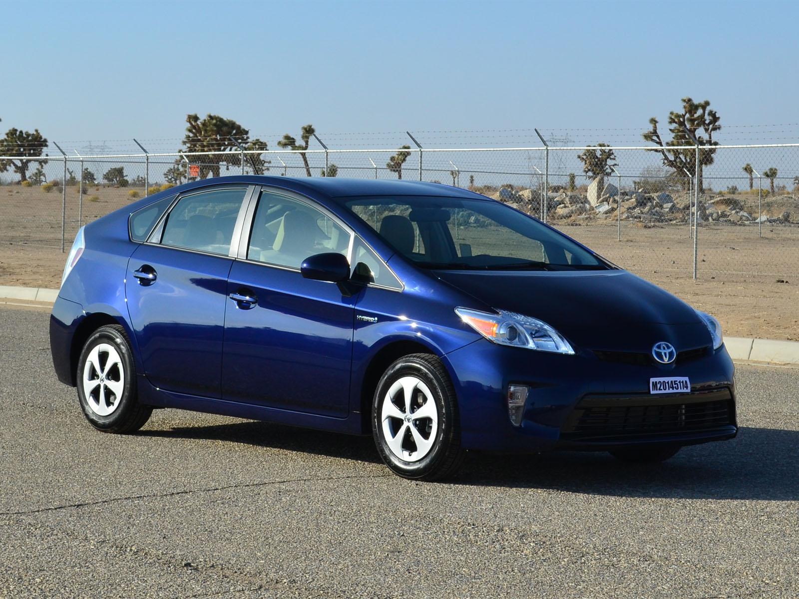 2014 TOYOTA PRIUS crash-test photo