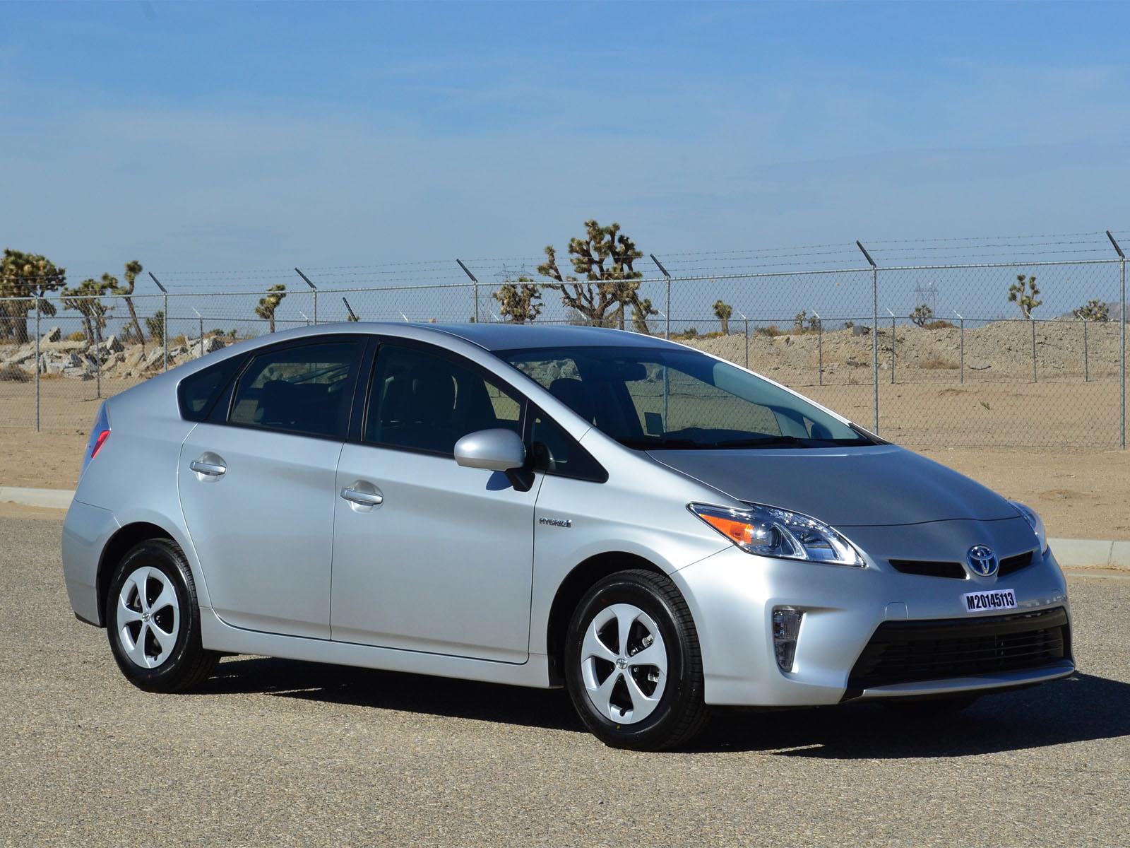 2014 TOYOTA PRIUS crash-test photo