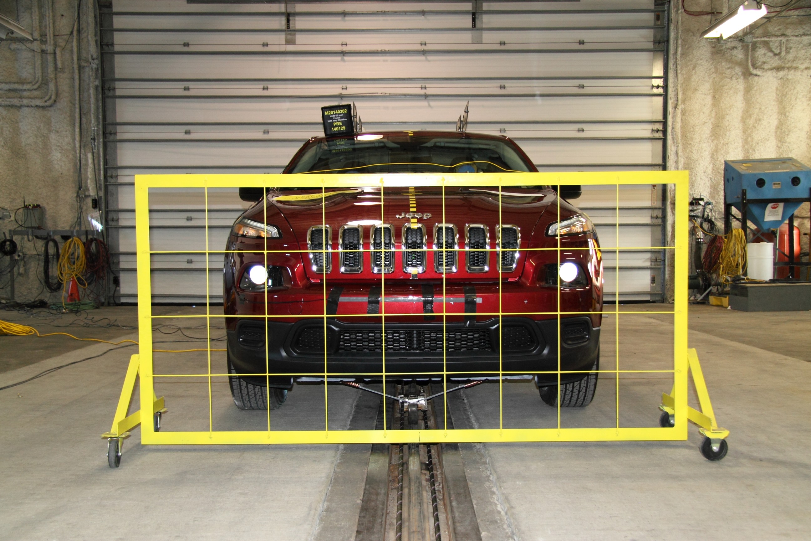 2014 JEEP CHEROKEE crash-test photo