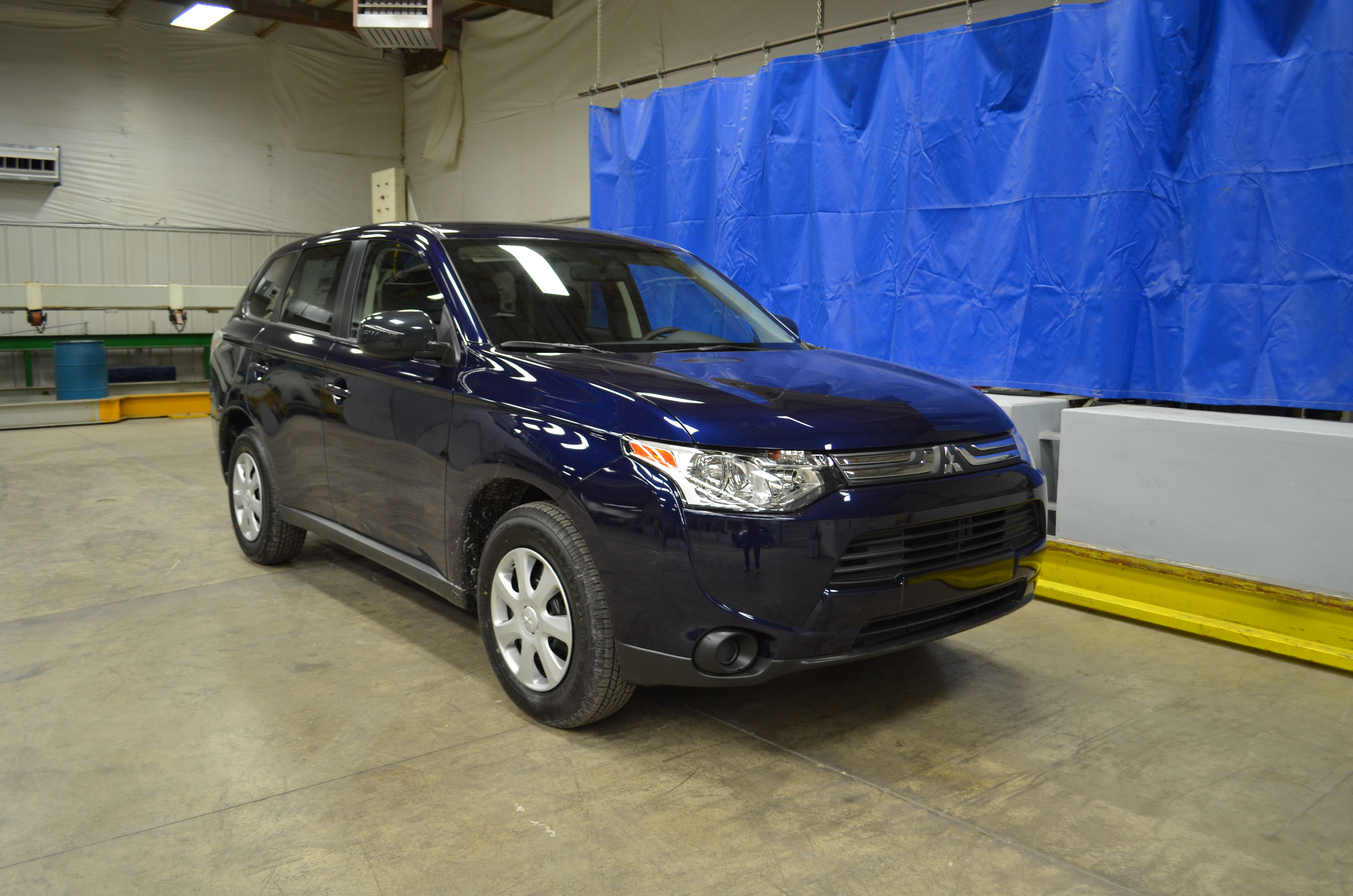 2014 MITSUBISHI OUTLANDER crash-test photo