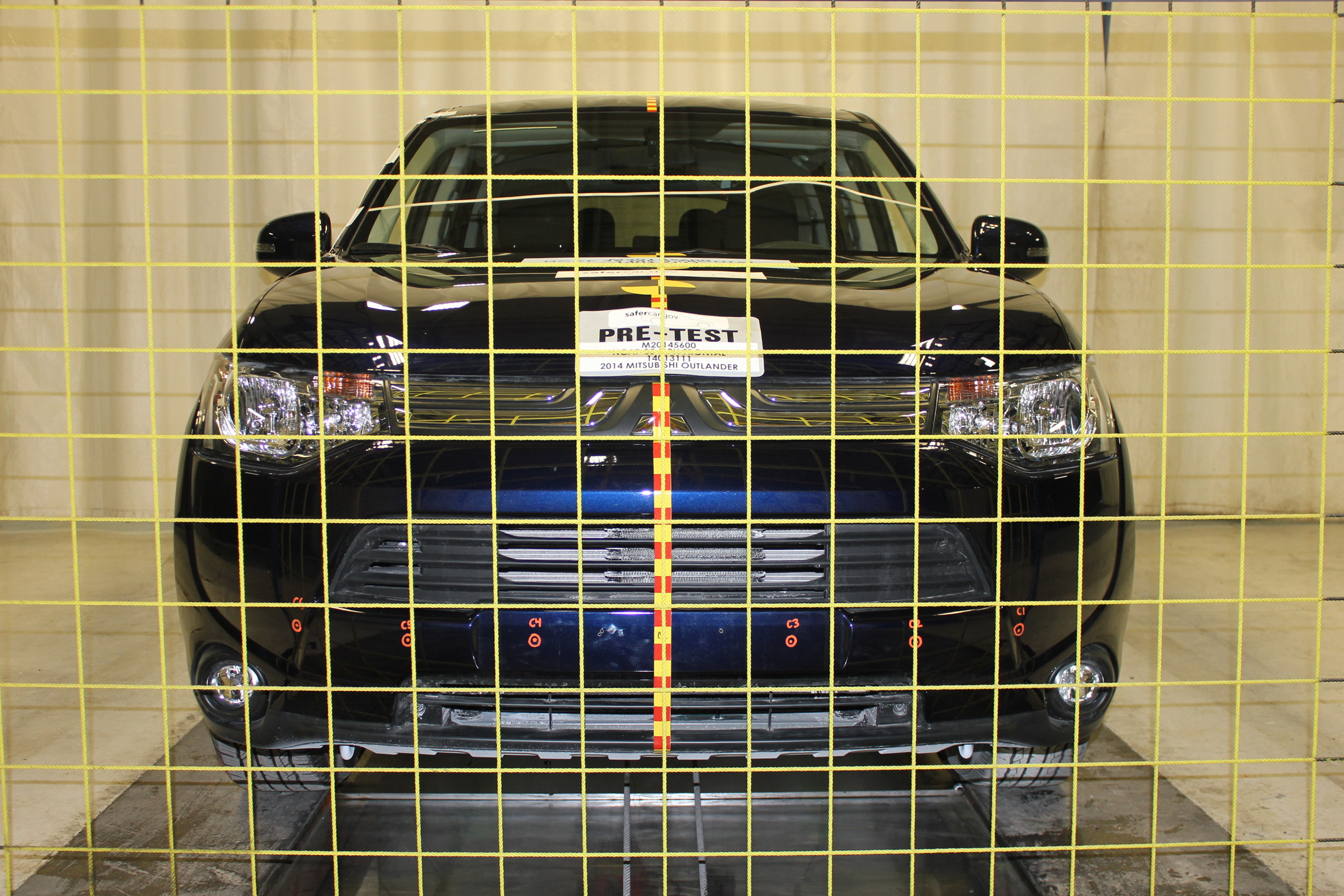 2014 MITSUBISHI OUTLANDER crash-test photo