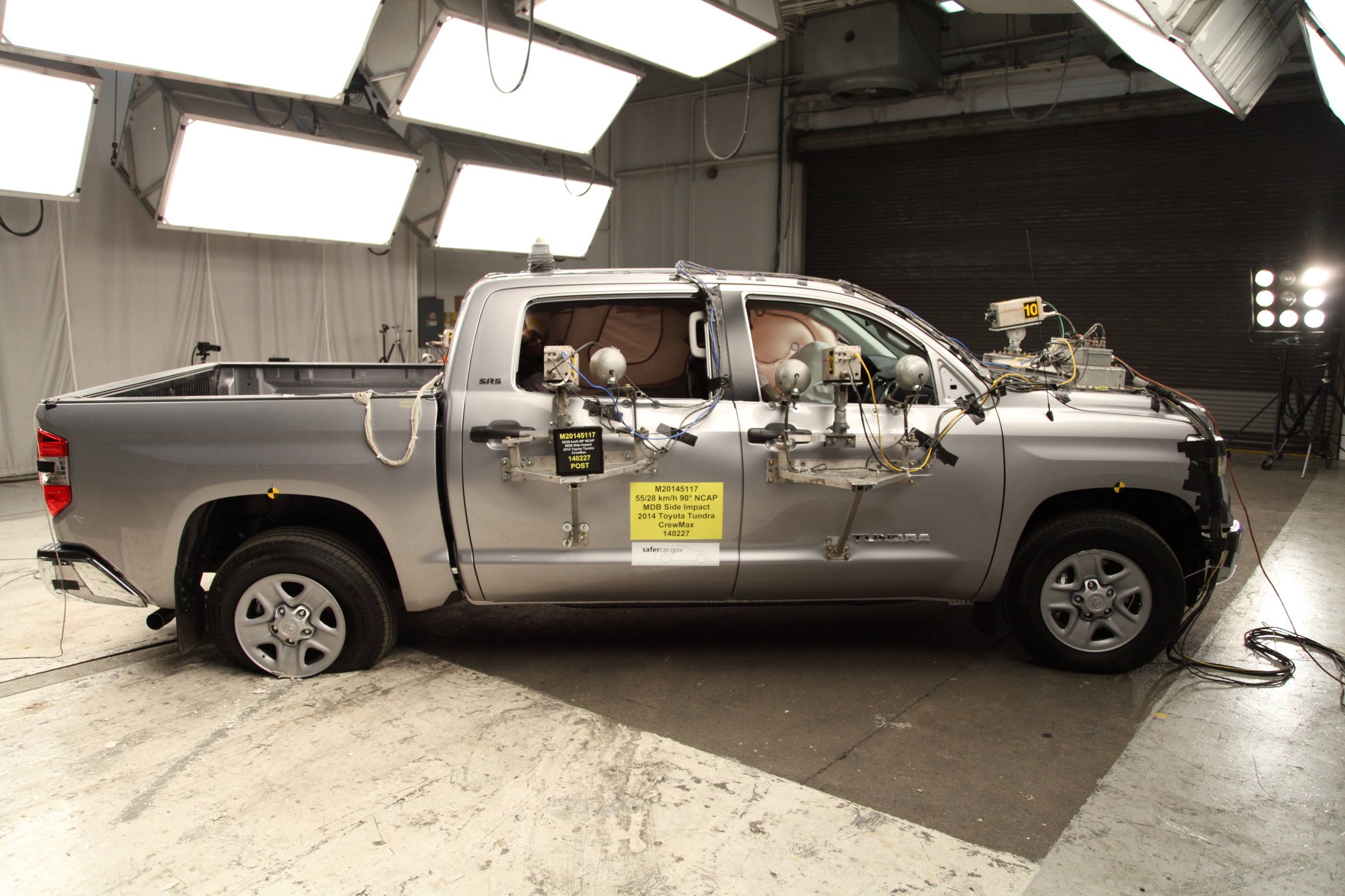 2014 TOYOTA TUNDRA crash image 15