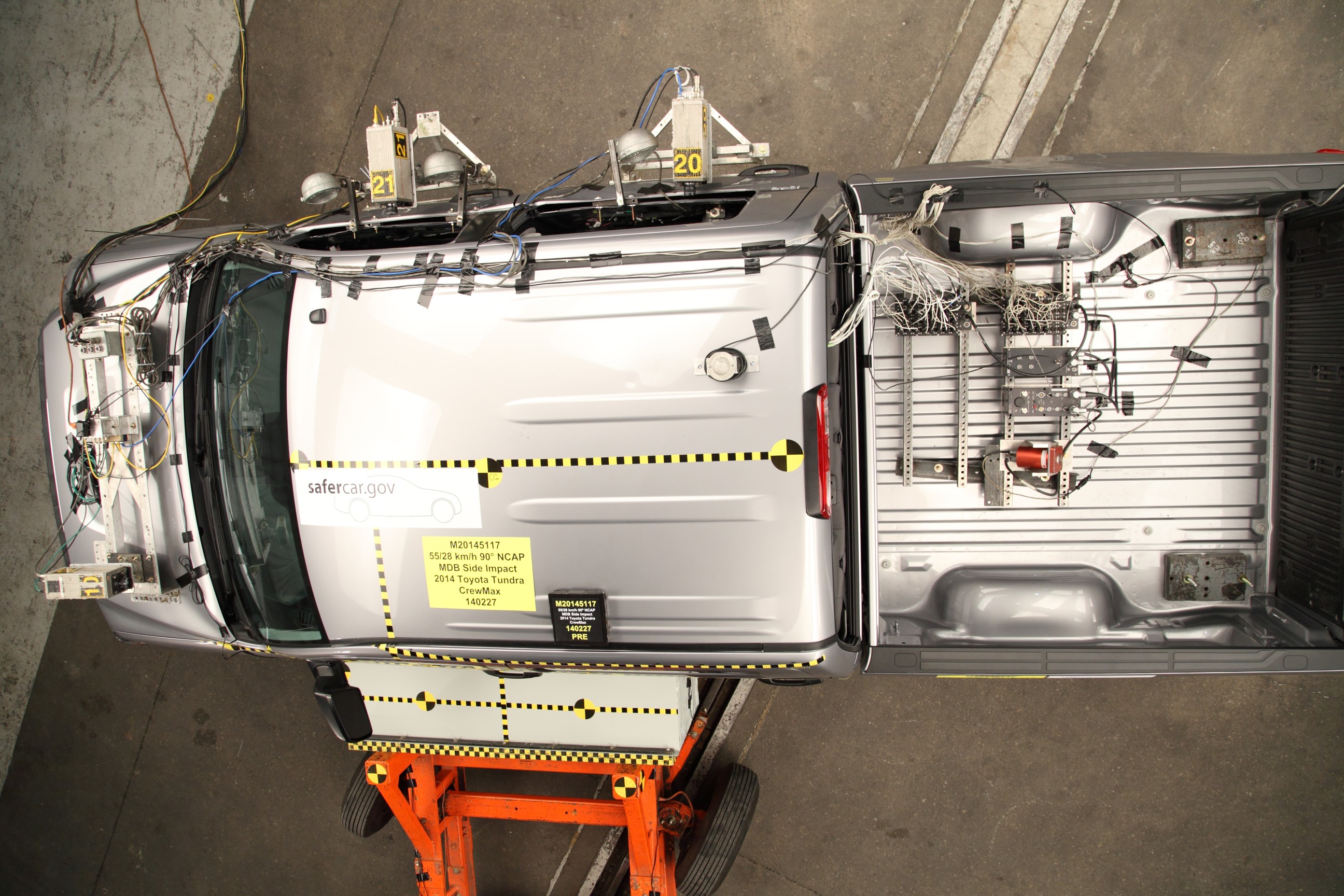 2014 TOYOTA TUNDRA crash image 16