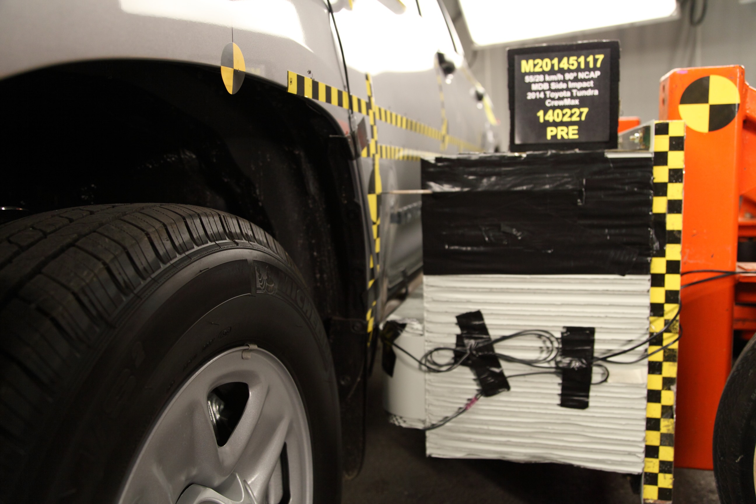 2014 TOYOTA TUNDRA crash image 18