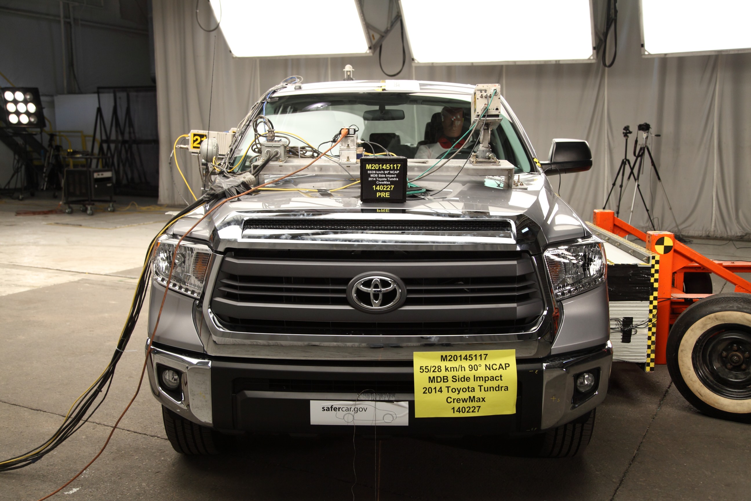 2014 TOYOTA TUNDRA crash image 3