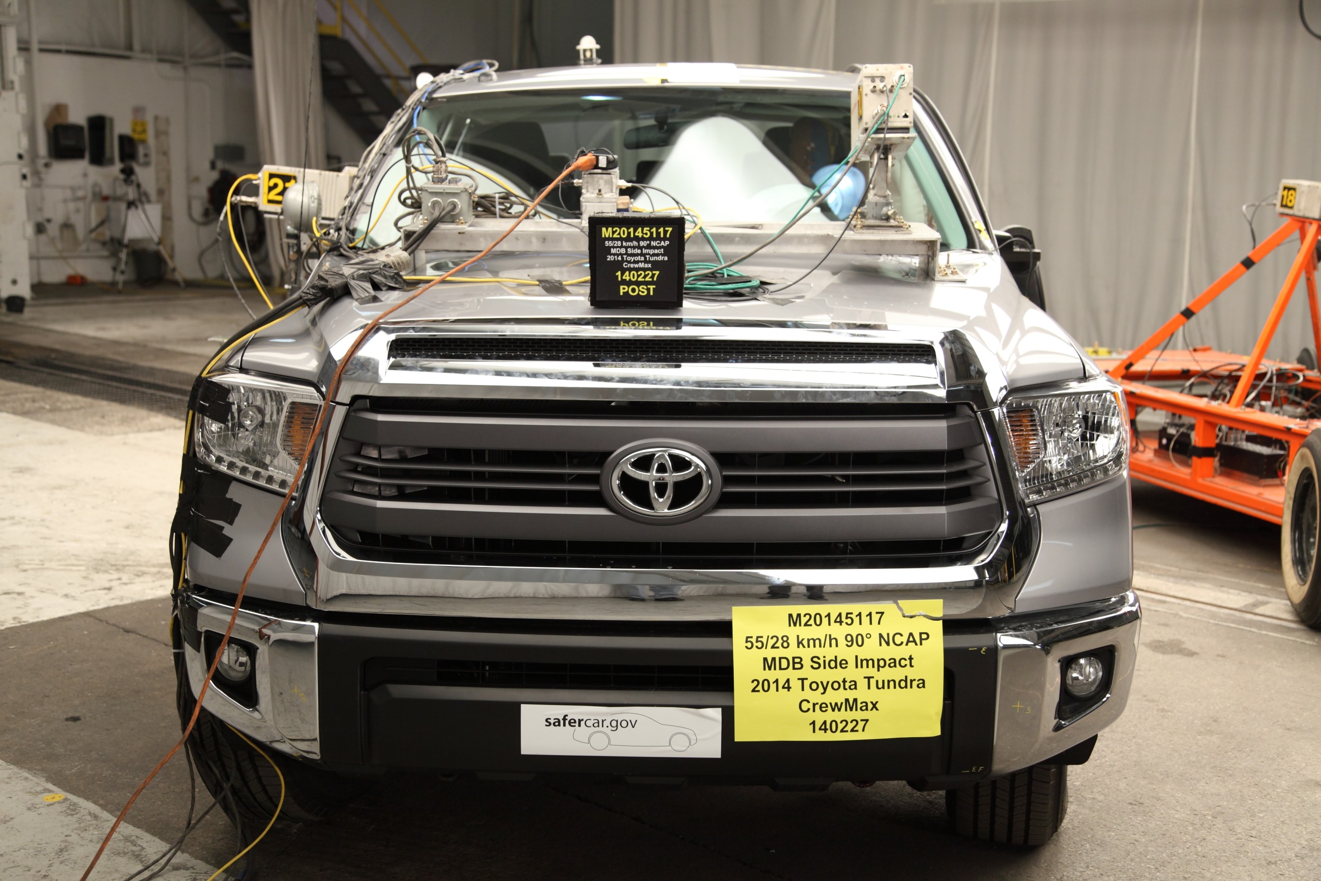 2014 TOYOTA TUNDRA crash image 4