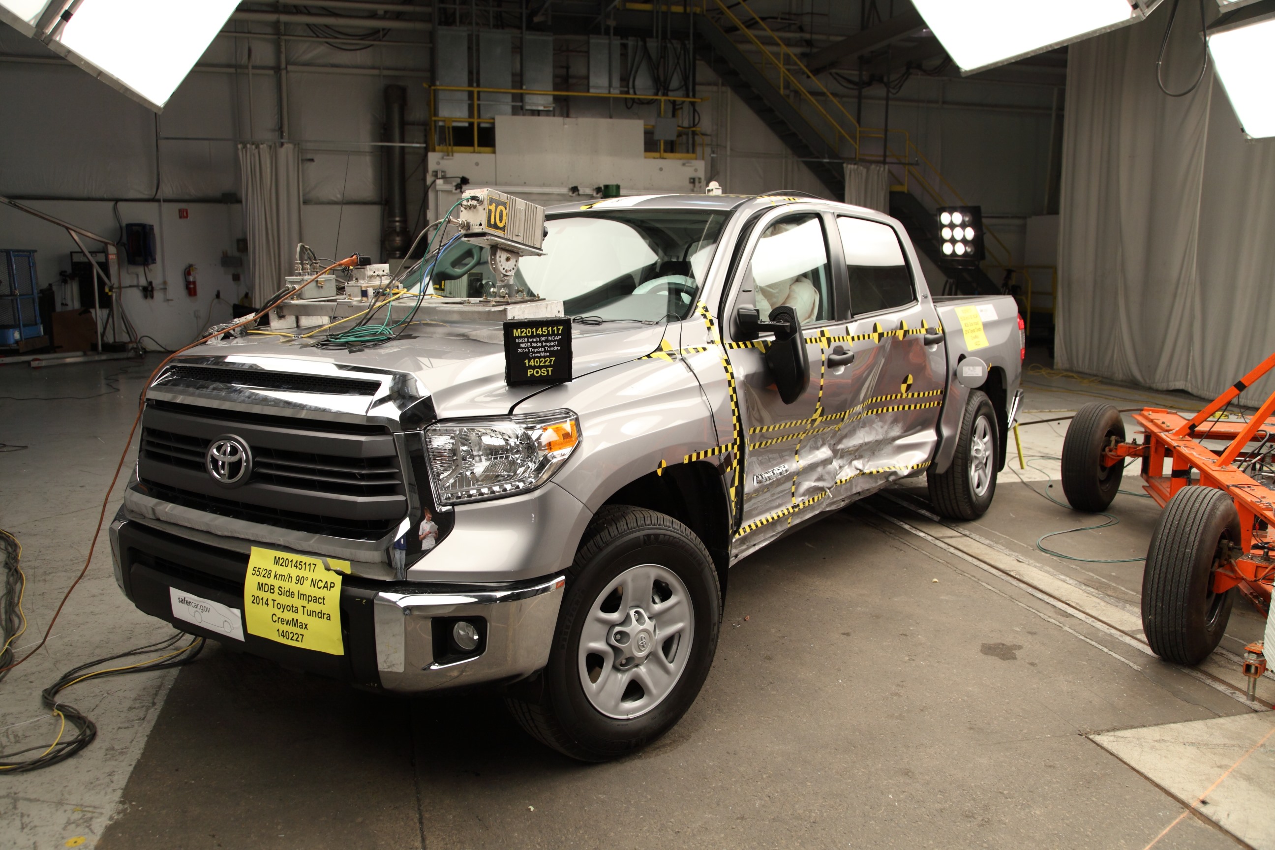 2014 TOYOTA TUNDRA crash image 6