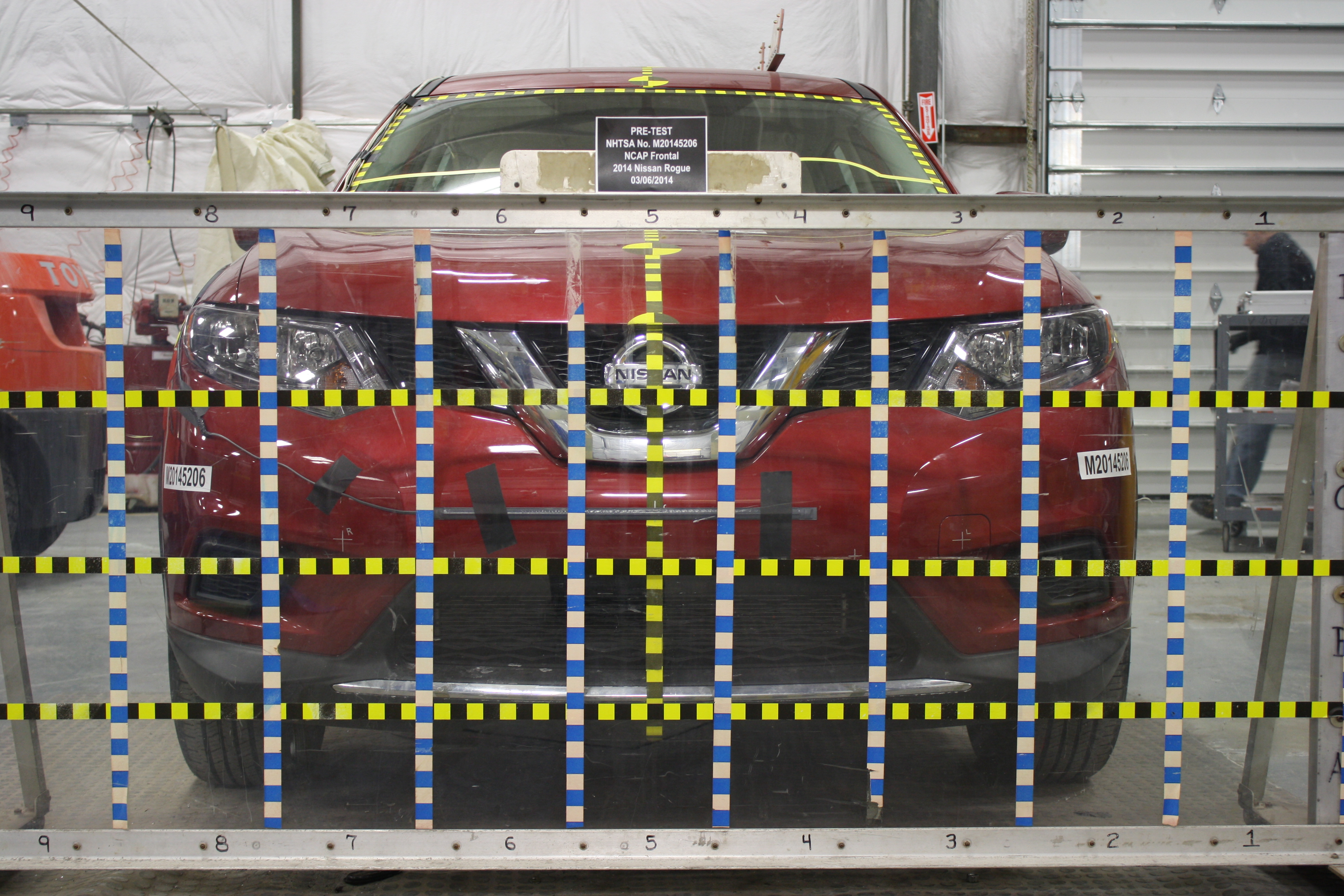 2014 NISSAN ROGUE crash-test photo
