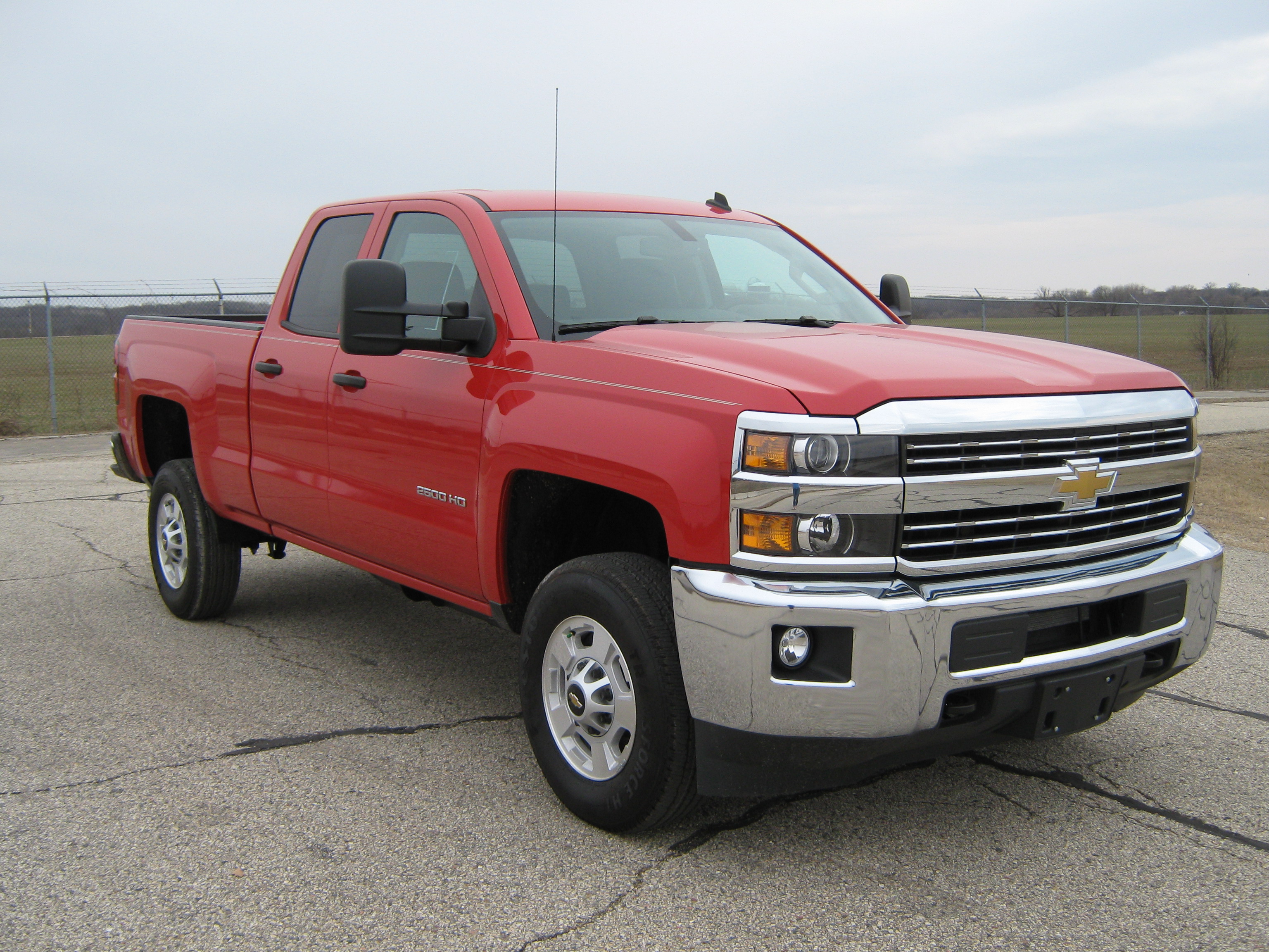2015 CHEVROLET SILVERADO 2500 crash-test photo