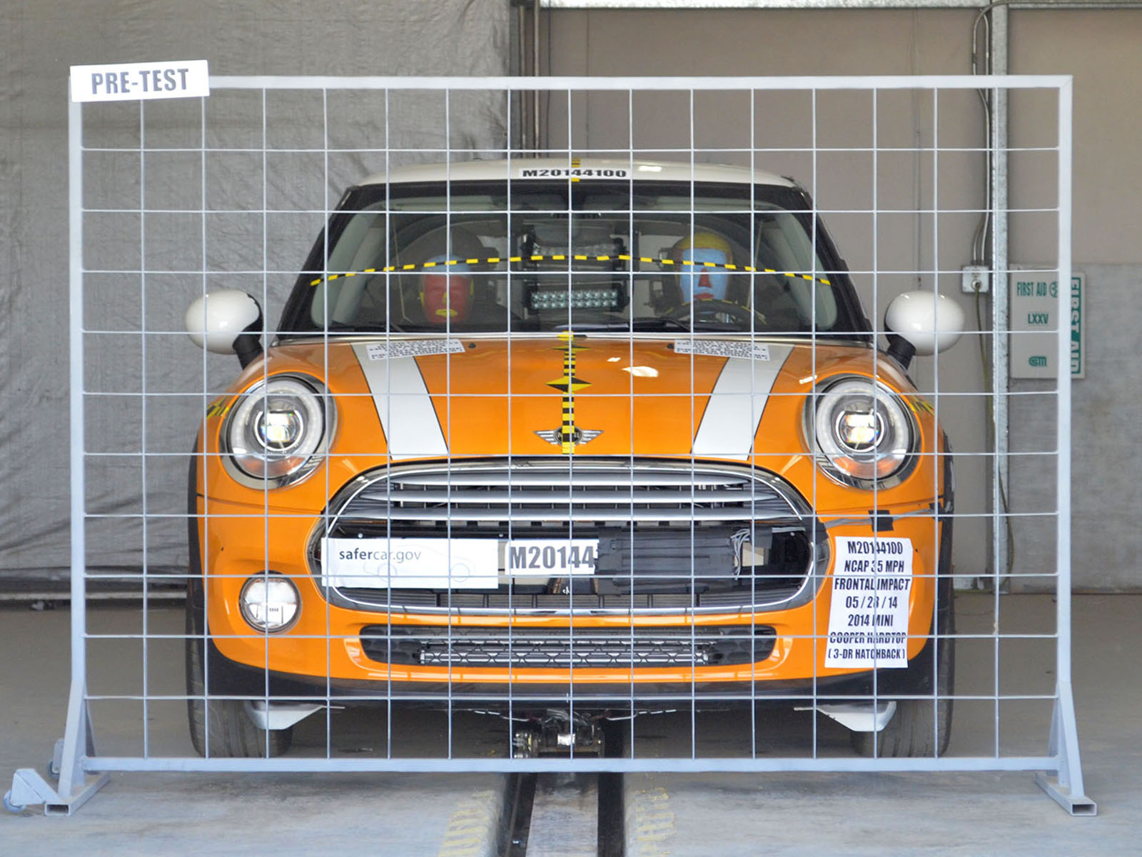 2014 MINI COOPER HARDTOP crash-test photo