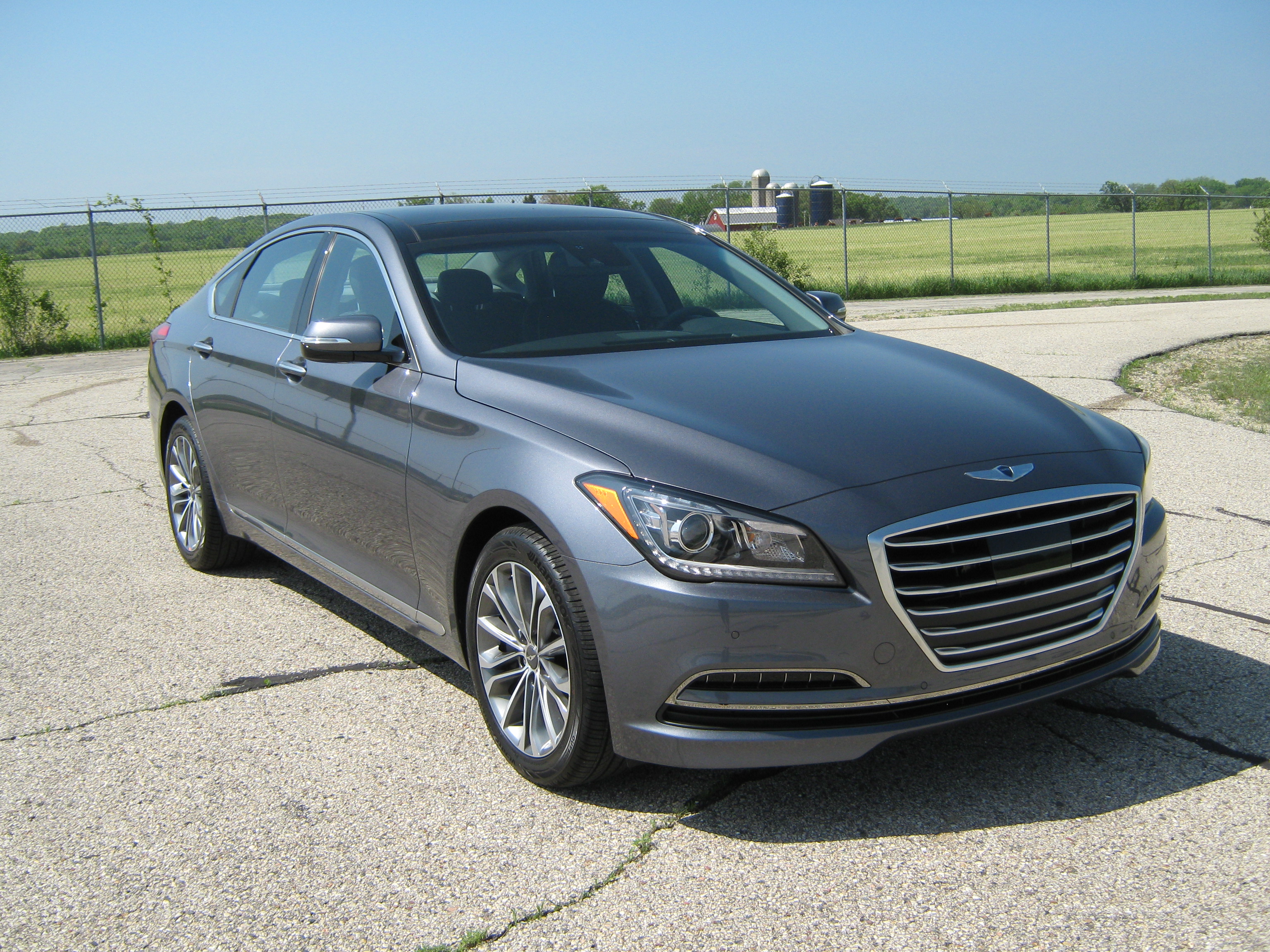 2015 HYUNDAI GENESIS crash-test photo