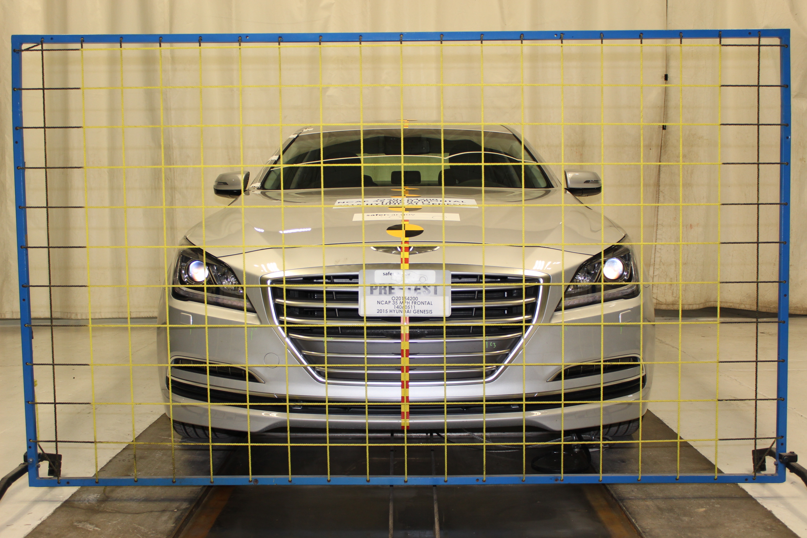 2015 HYUNDAI GENESIS crash-test photo
