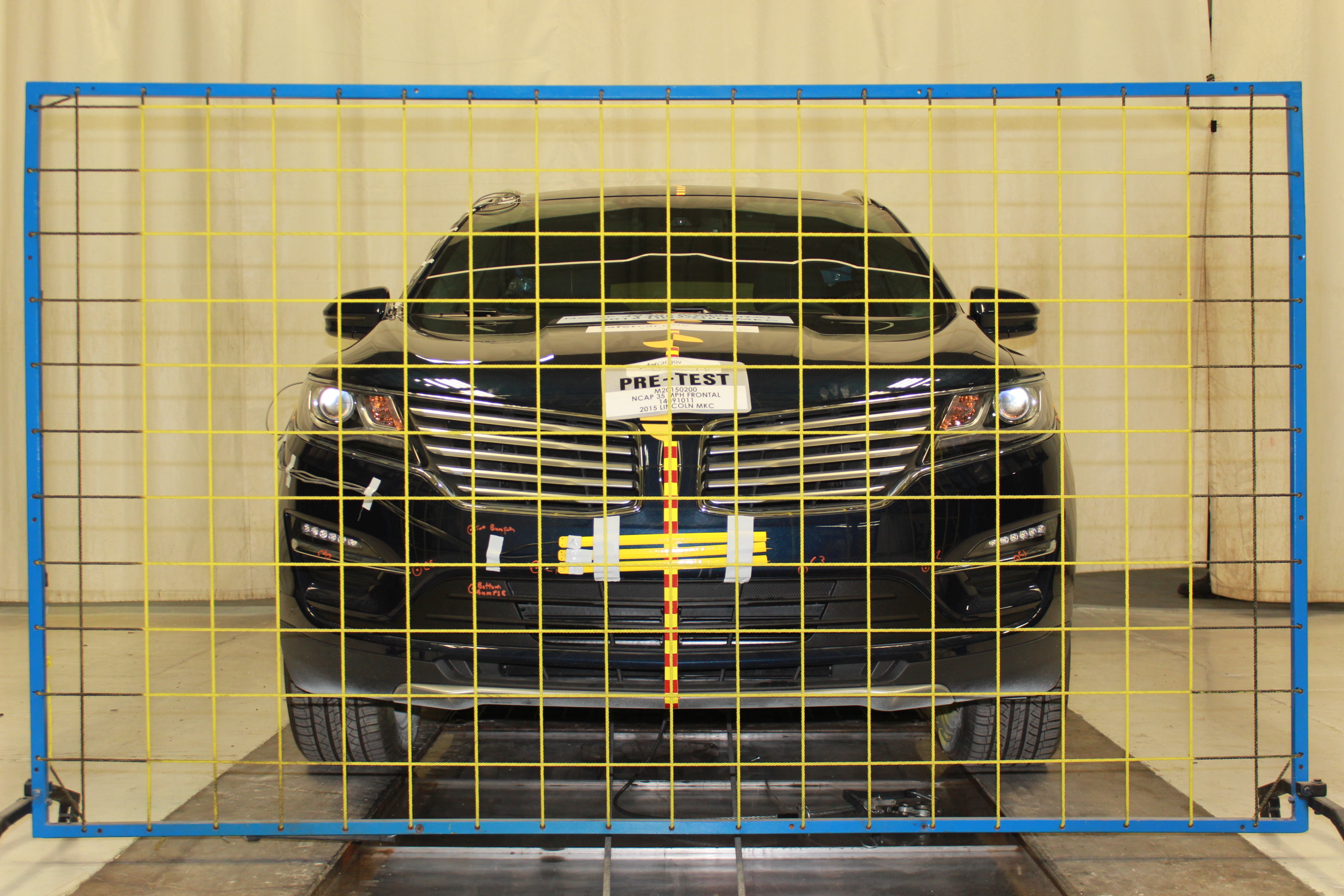 2015 LINCOLN MKC crash-test photo
