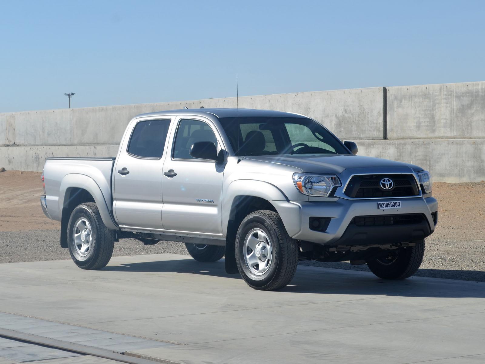 2015 TOYOTA TACOMA crash-test photo