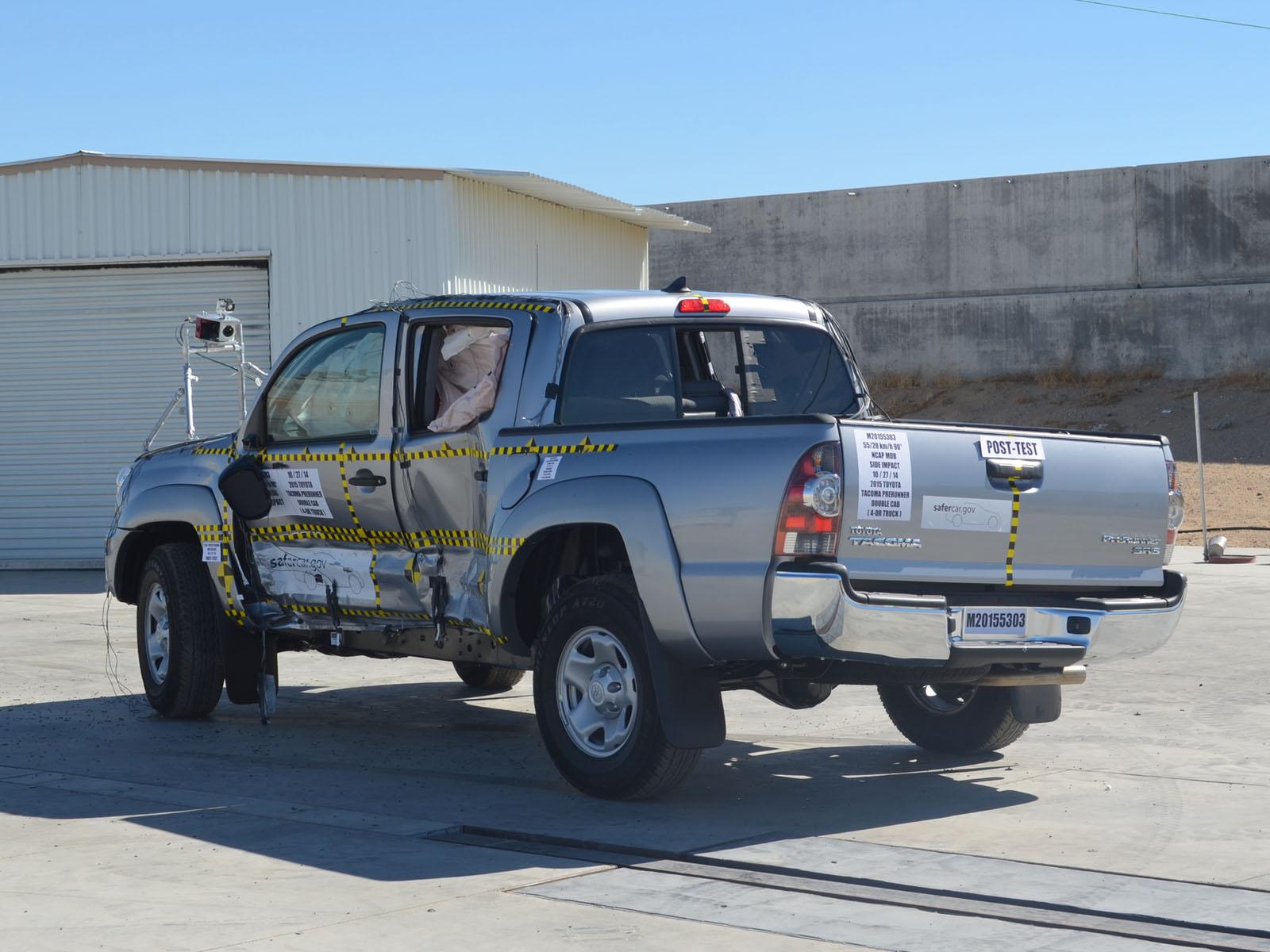 2015 TOYOTA TACOMA crash image 10