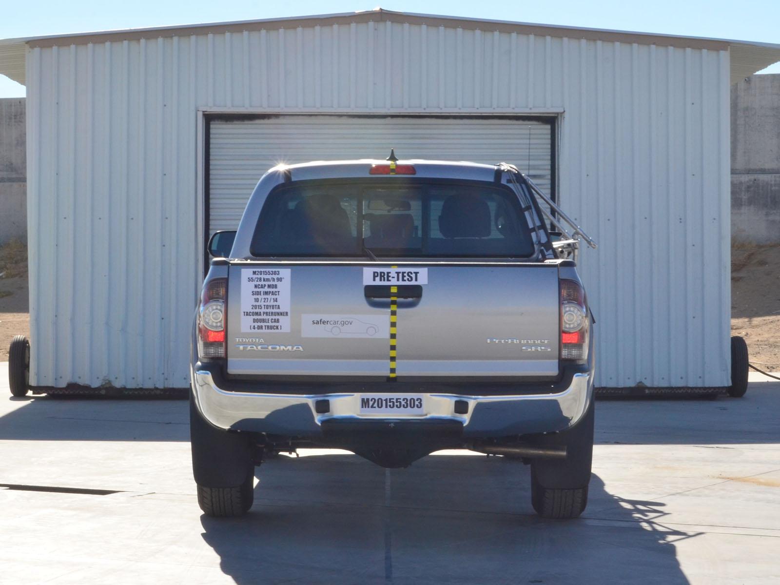 2015 TOYOTA TACOMA crash image 11