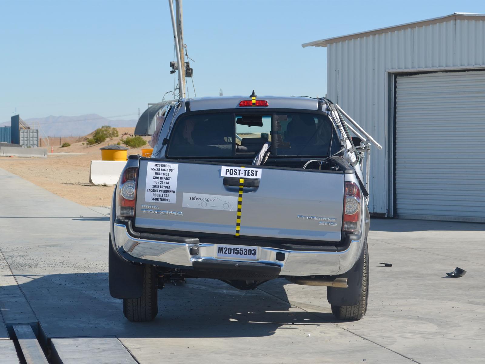 2015 TOYOTA TACOMA crash image 12