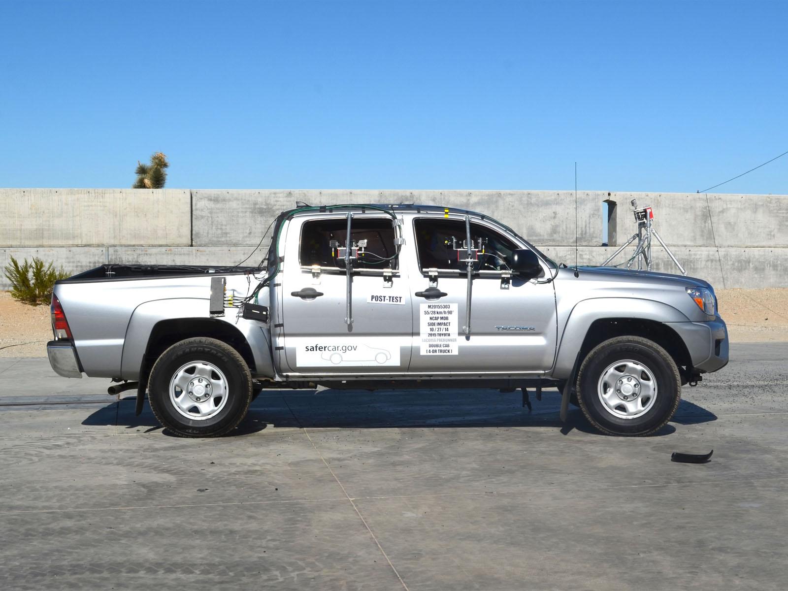 2015 TOYOTA TACOMA crash image 14