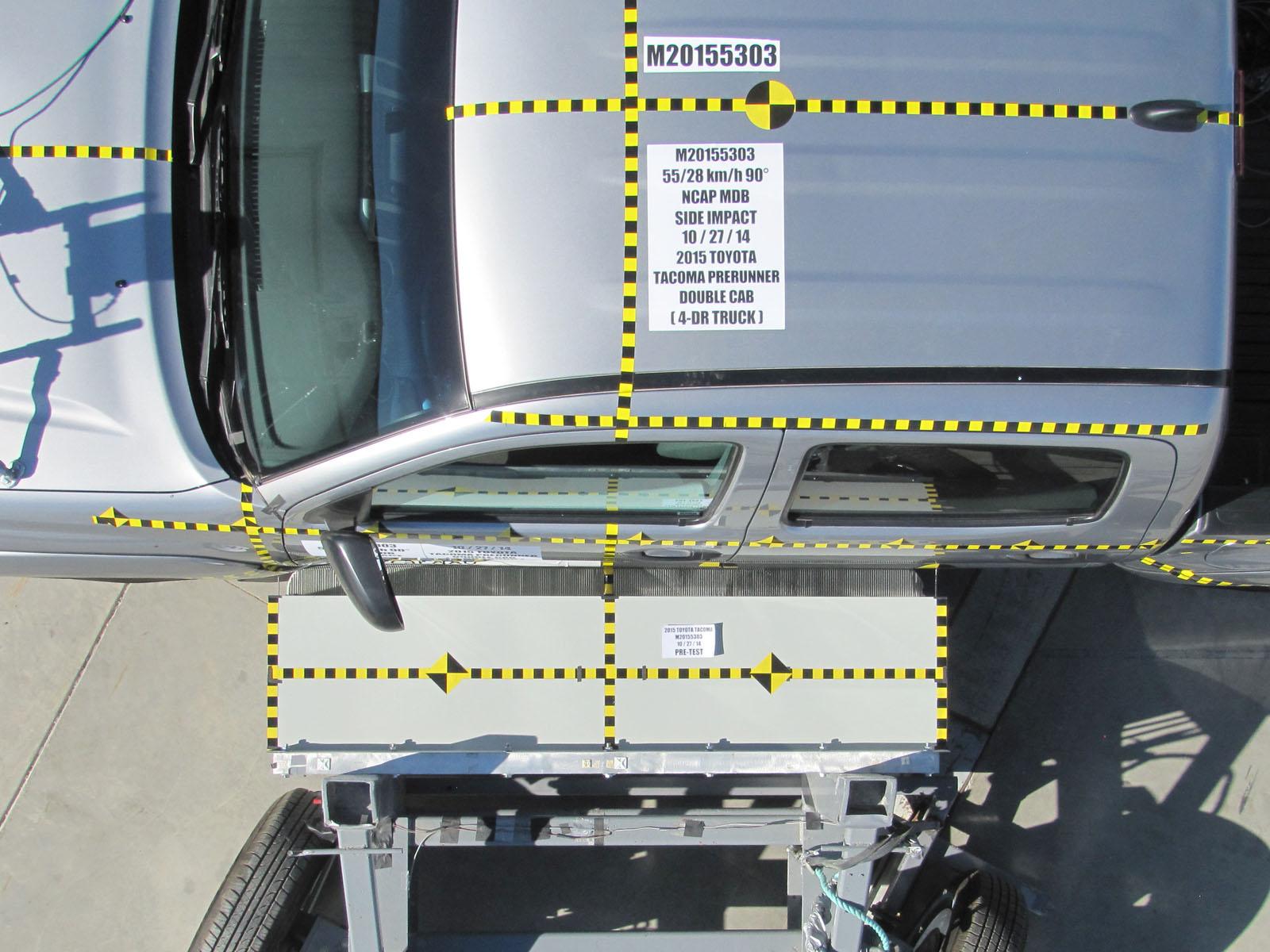 2015 TOYOTA TACOMA crash image 15