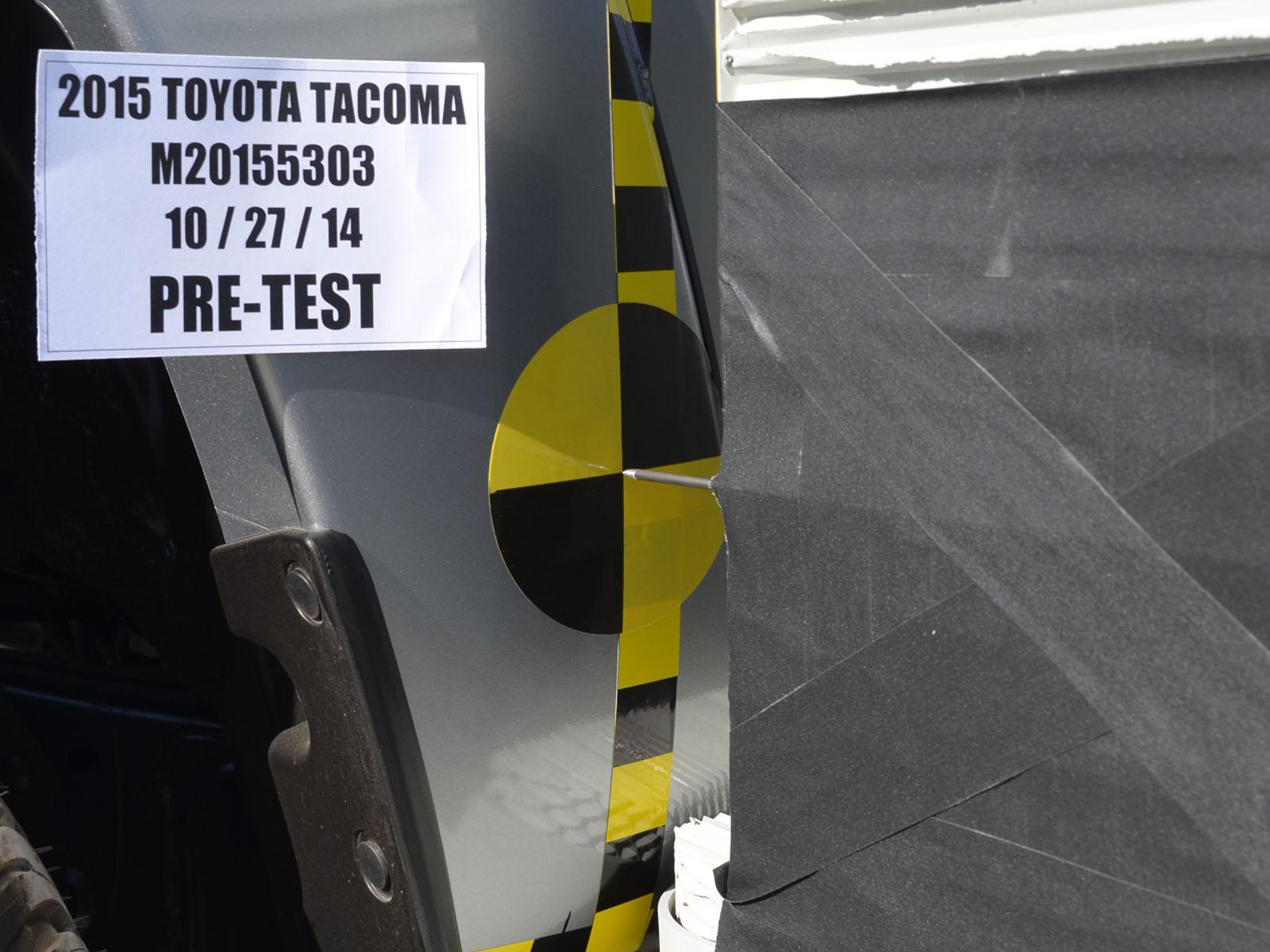 2015 TOYOTA TACOMA crash image 19