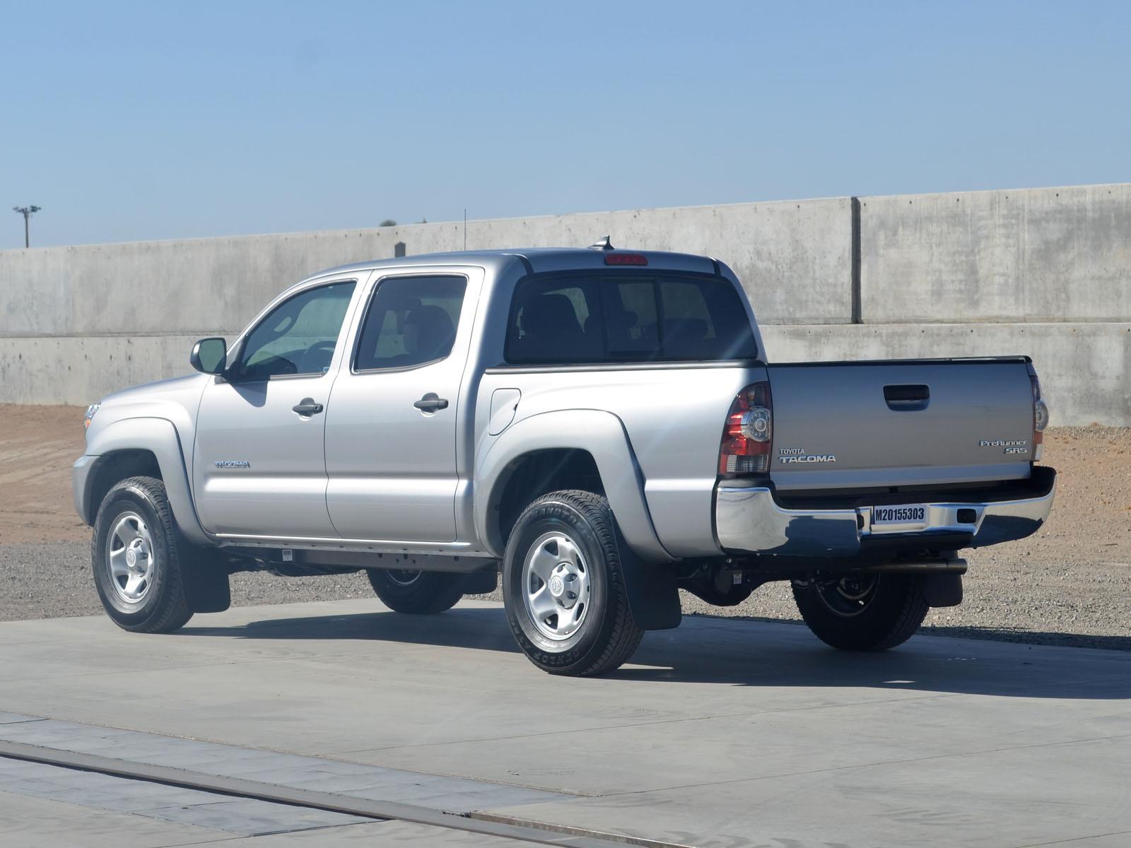 2015 TOYOTA TACOMA crash image 2