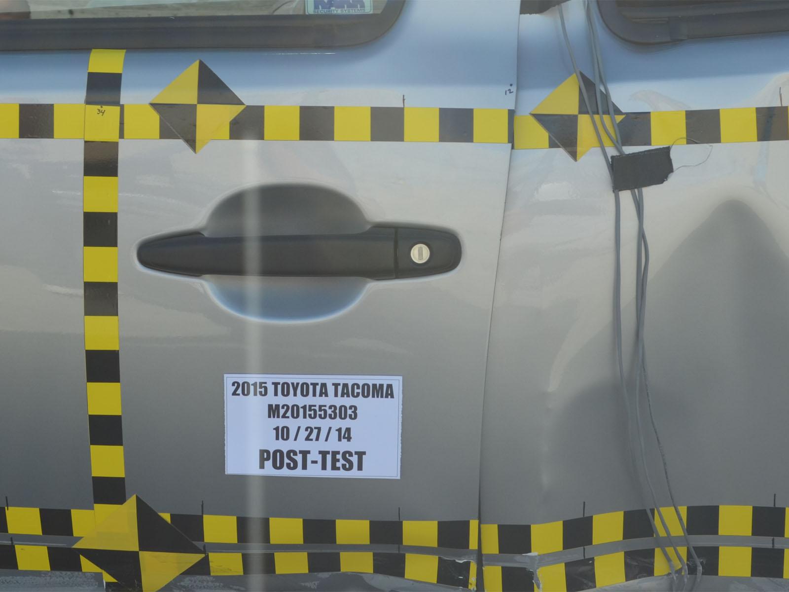 2015 TOYOTA TACOMA crash image 22