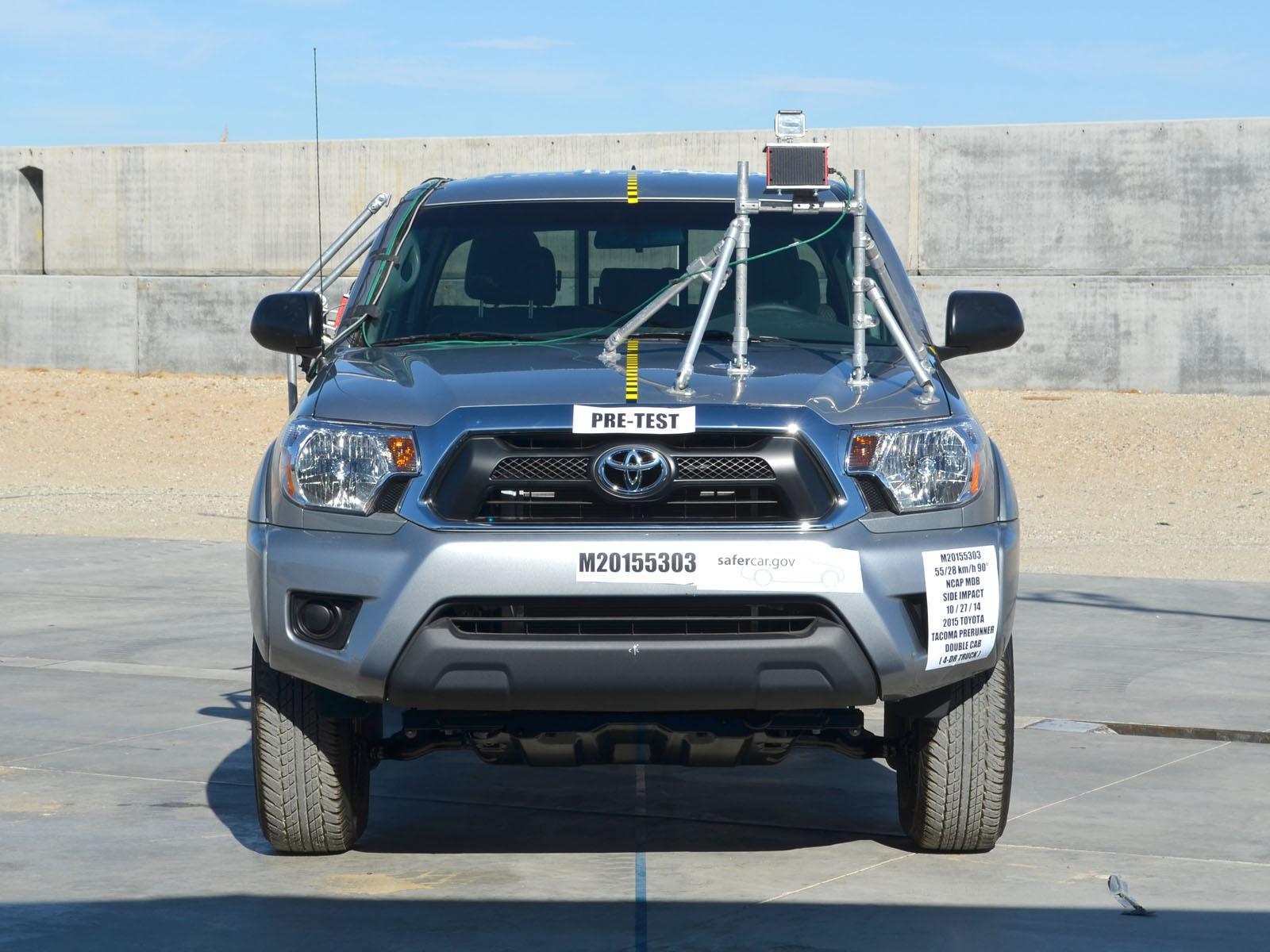 2015 TOYOTA TACOMA crash image 3