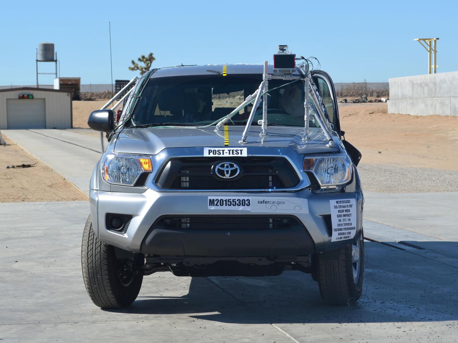 2015 TOYOTA TACOMA crash image 4