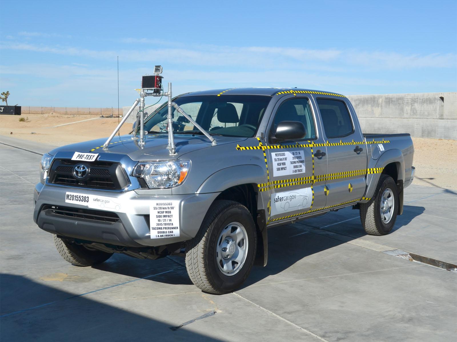 2015 TOYOTA TACOMA crash image 5