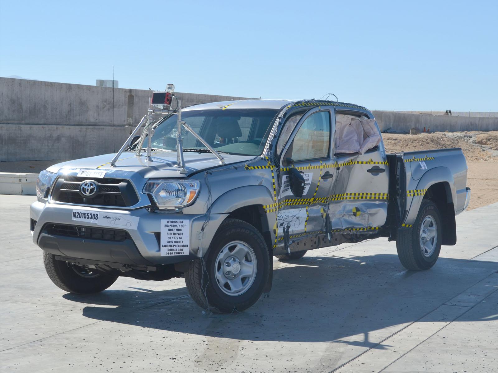 2015 TOYOTA TACOMA crash image 6