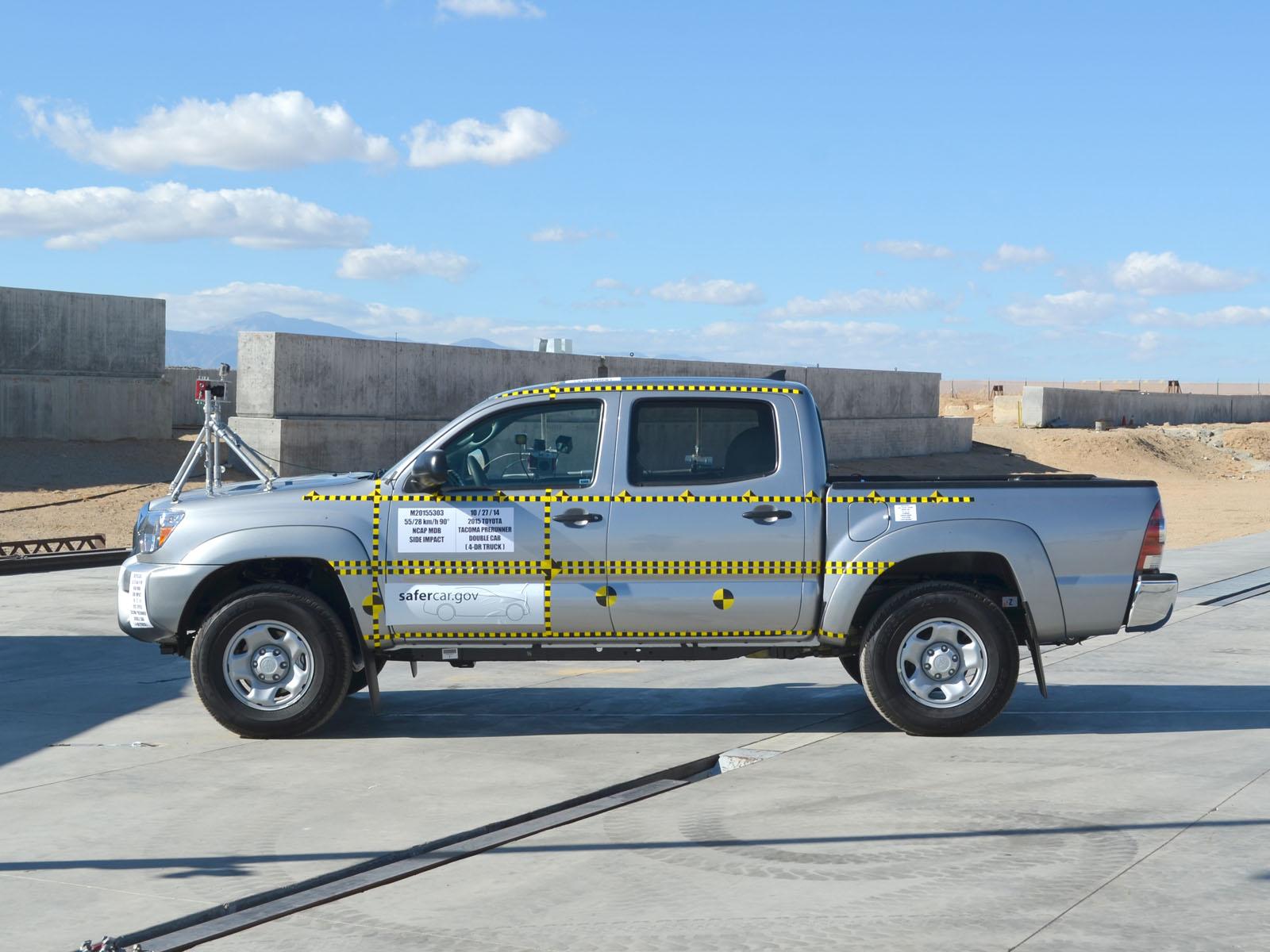 2015 TOYOTA TACOMA crash image 7