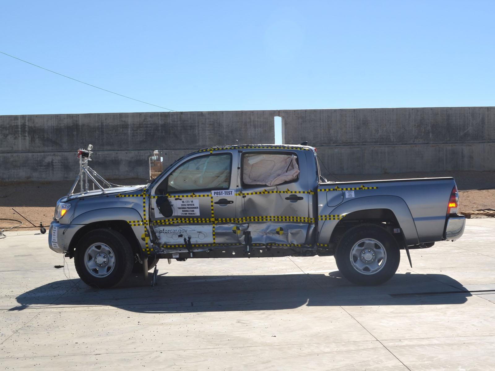 2015 TOYOTA TACOMA crash image 8