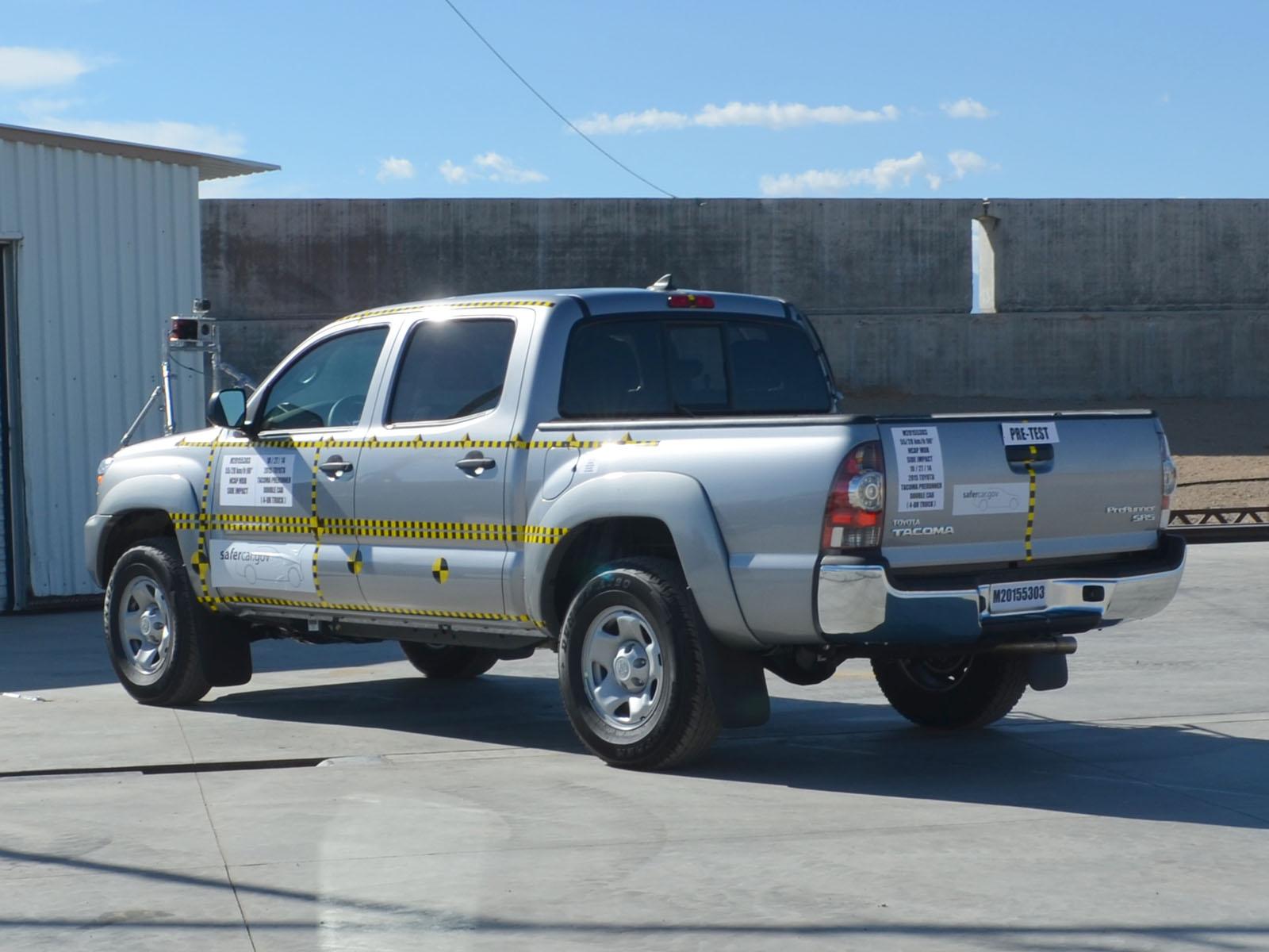 2015 TOYOTA TACOMA crash image 9