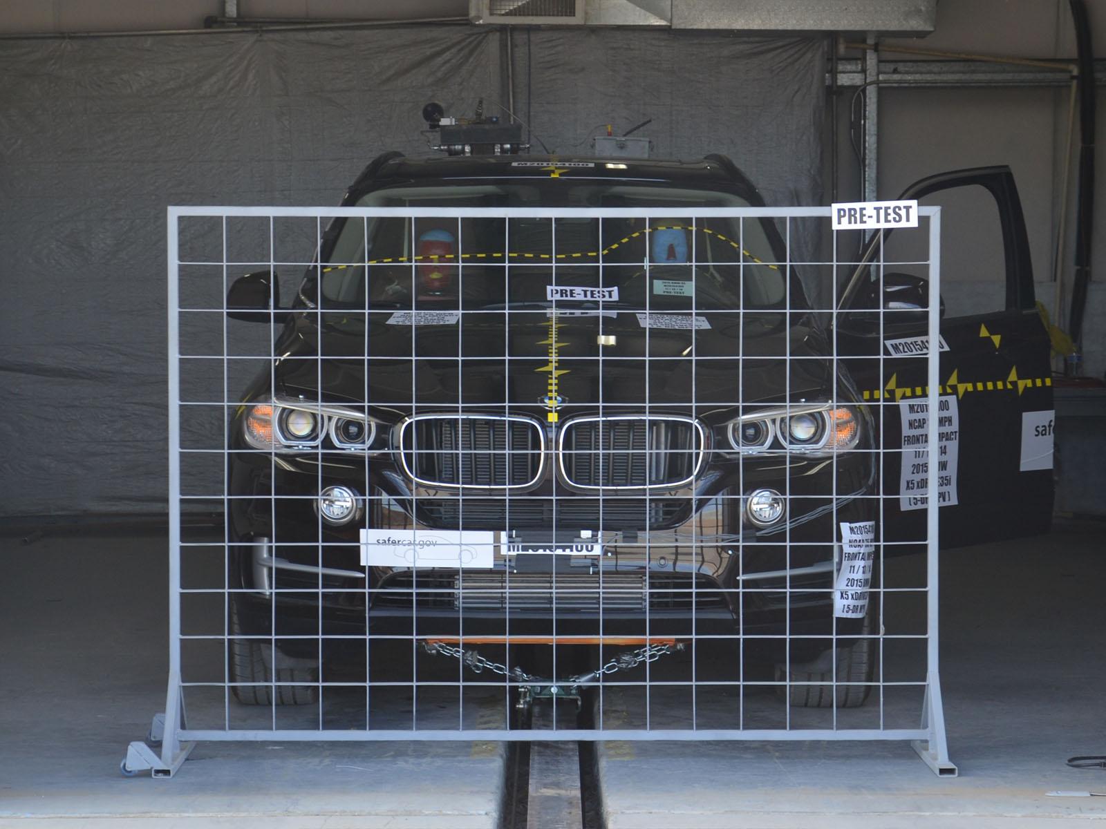 2015 BMW X5 crash image