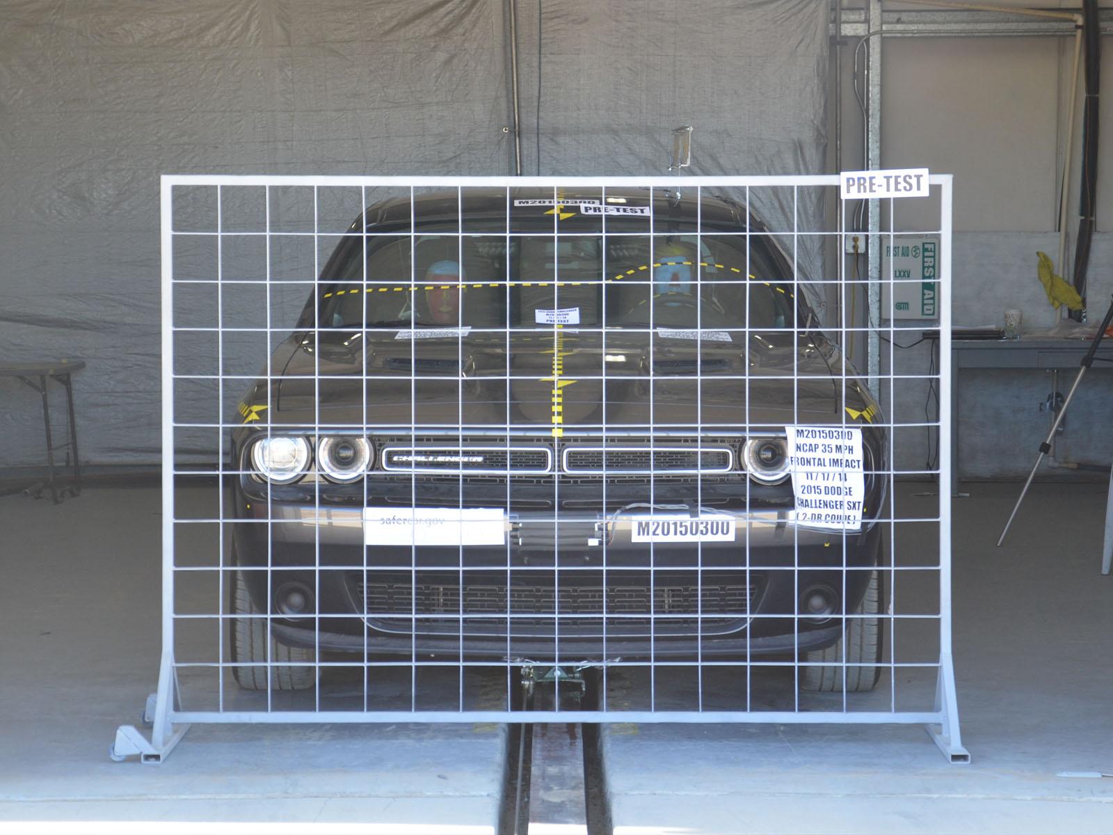2015 DODGE CHALLENGER crash-test photo