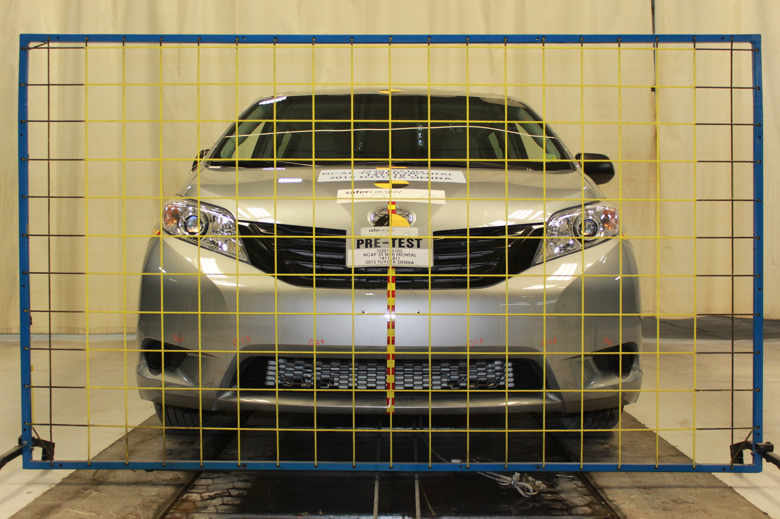 2015 TOYOTA SIENNA crash image