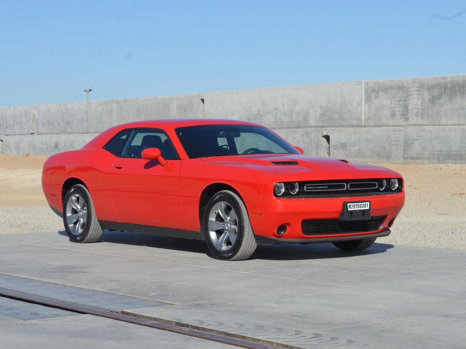 2015 DODGE CHALLENGER crash-test photo