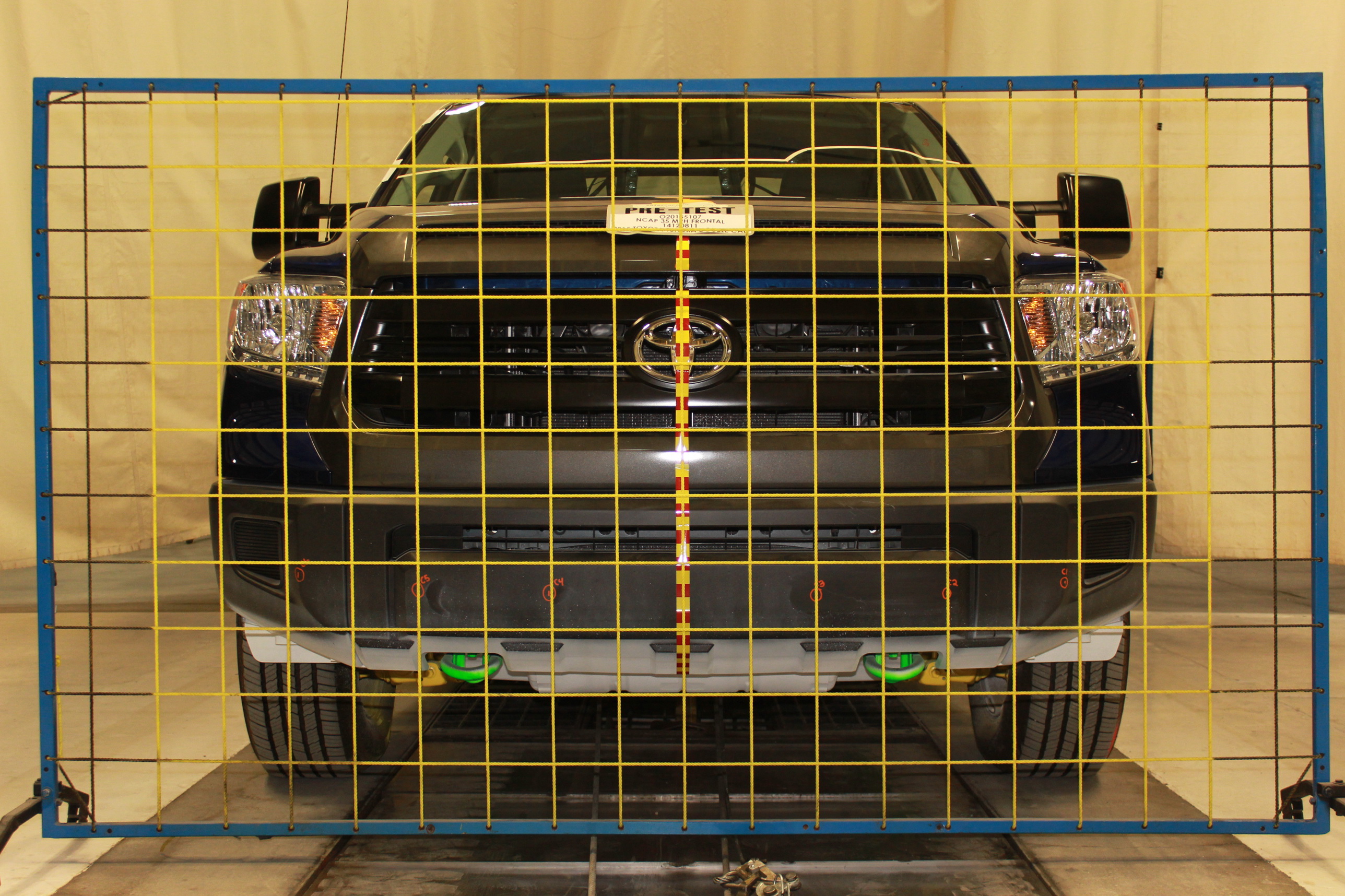 2015 TOYOTA TUNDRA crash-test photo