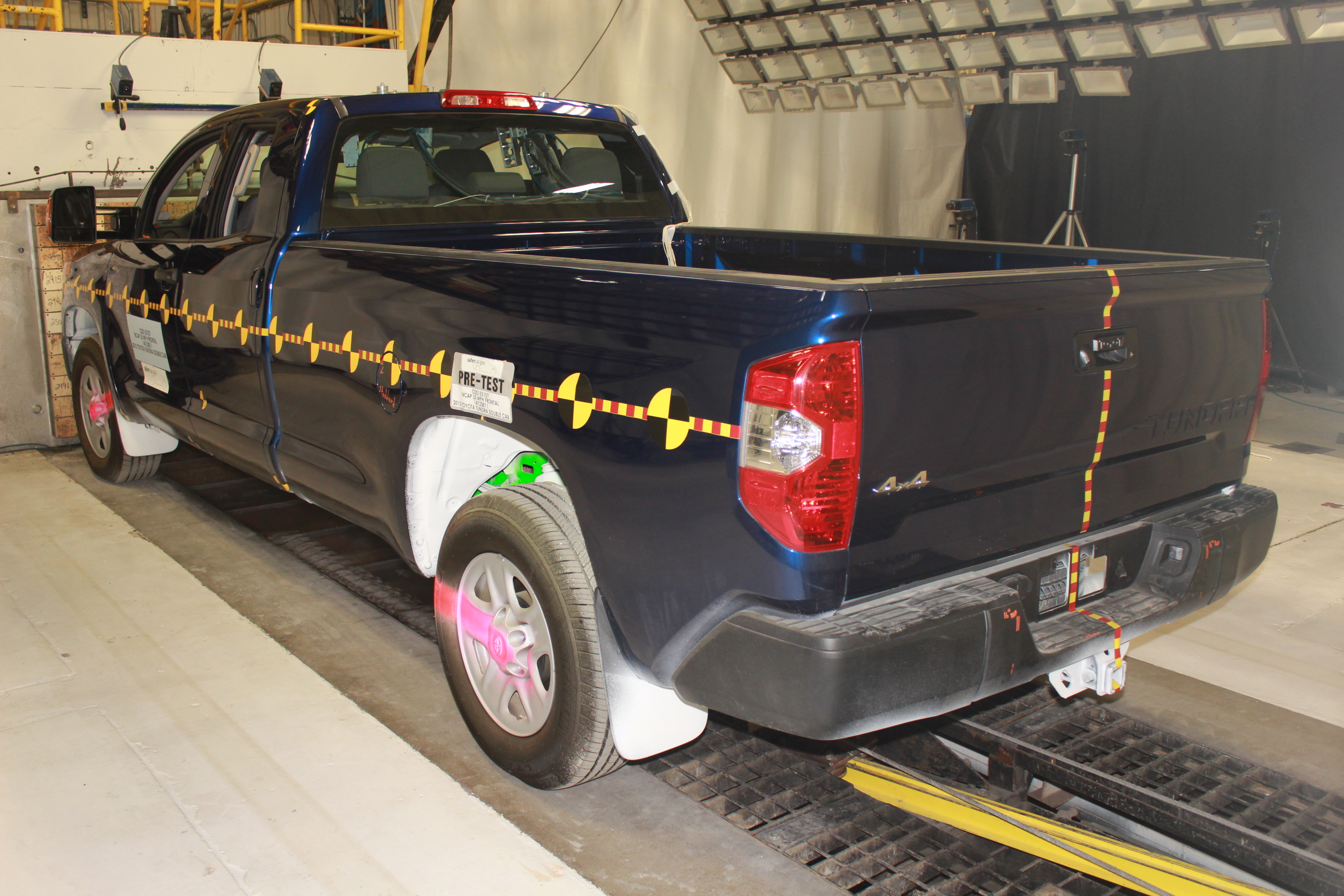 2015 TOYOTA TUNDRA crash image 16